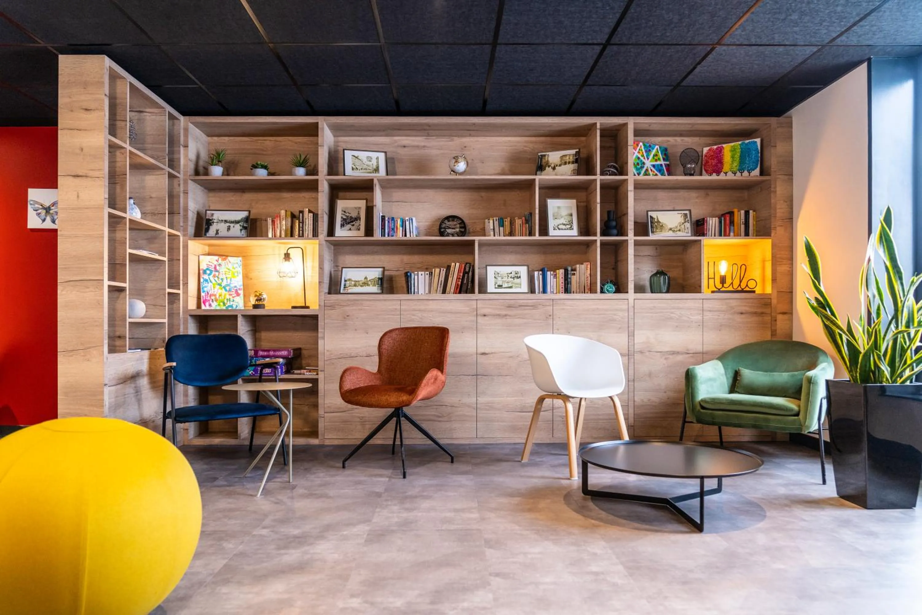 Lounge or bar in Ibis Pontarlier