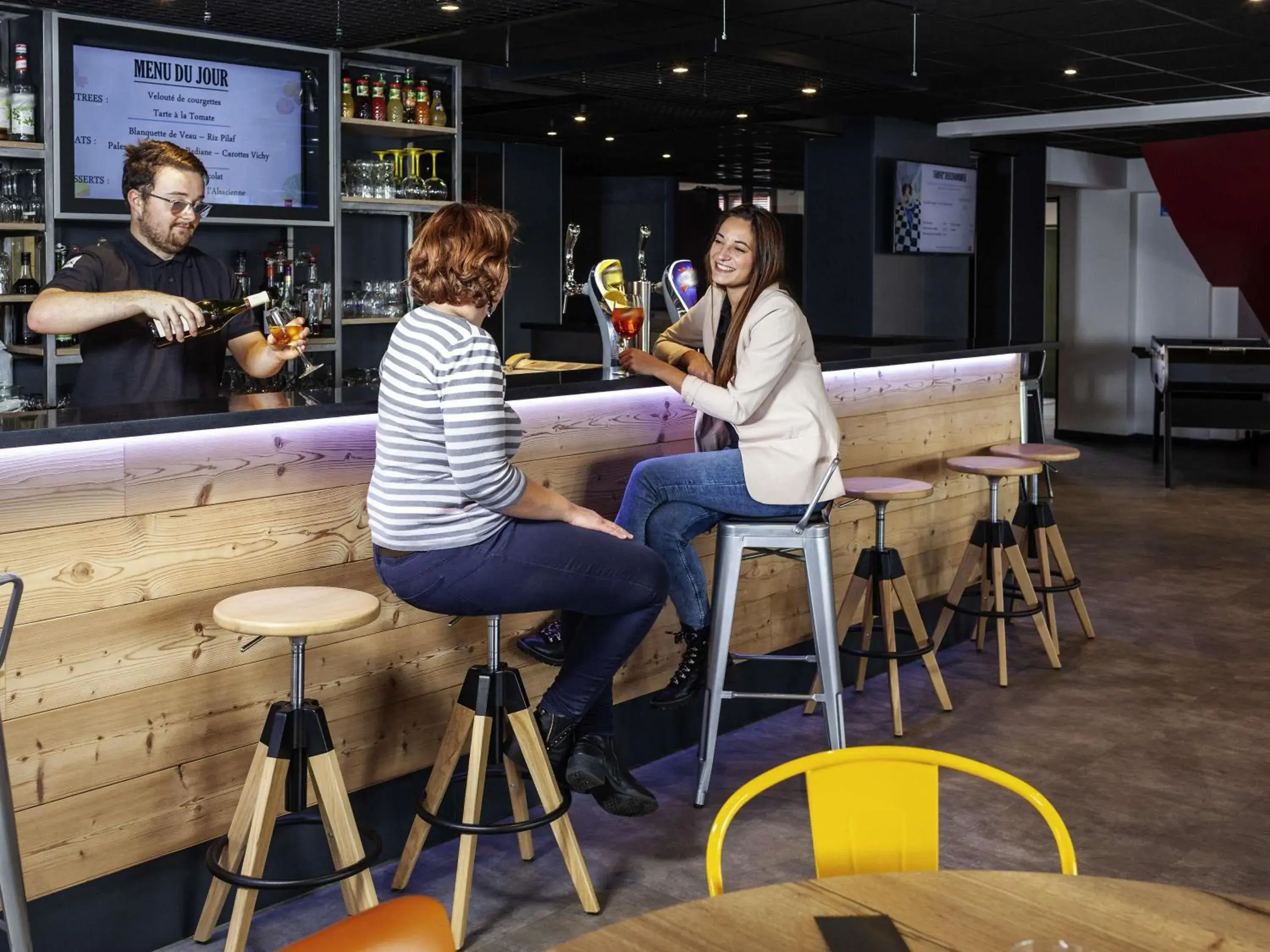 Lounge or bar in Ibis Pontarlier Lounge or bar in Ibis Pontarlier