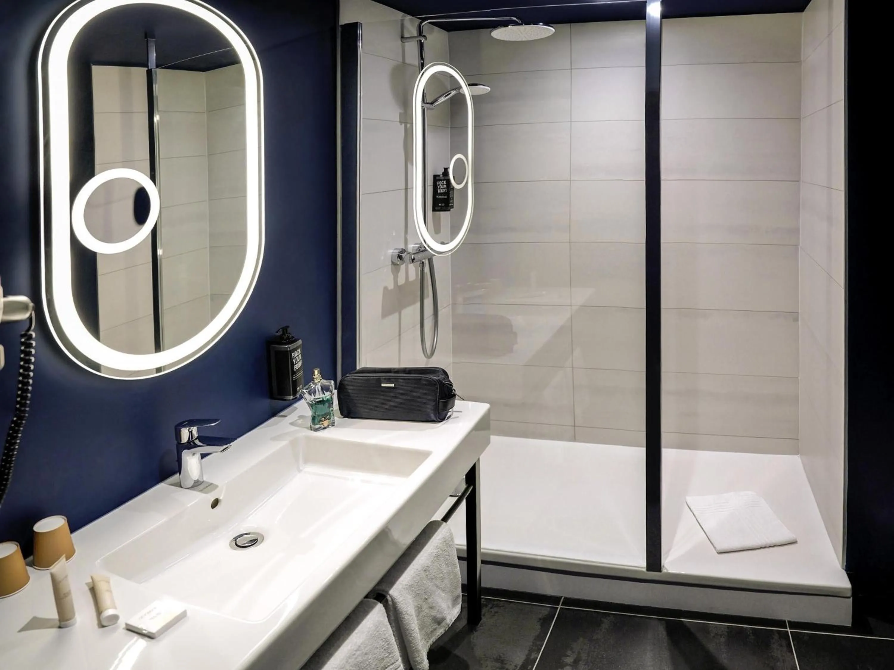 Bedroom in Ibis Pontarlier