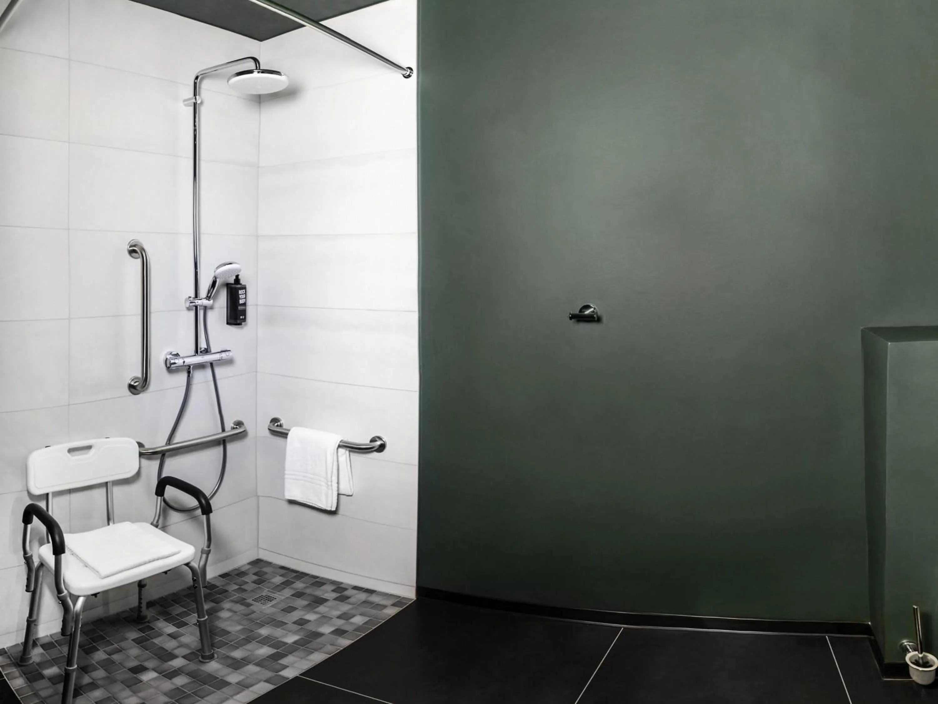 Bedroom in Ibis Pontarlier