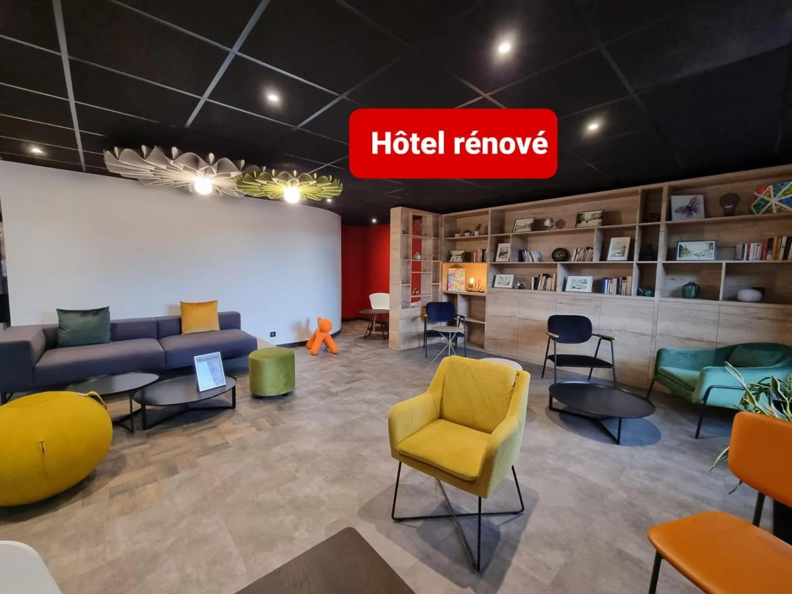 Lounge or bar in Ibis Pontarlier