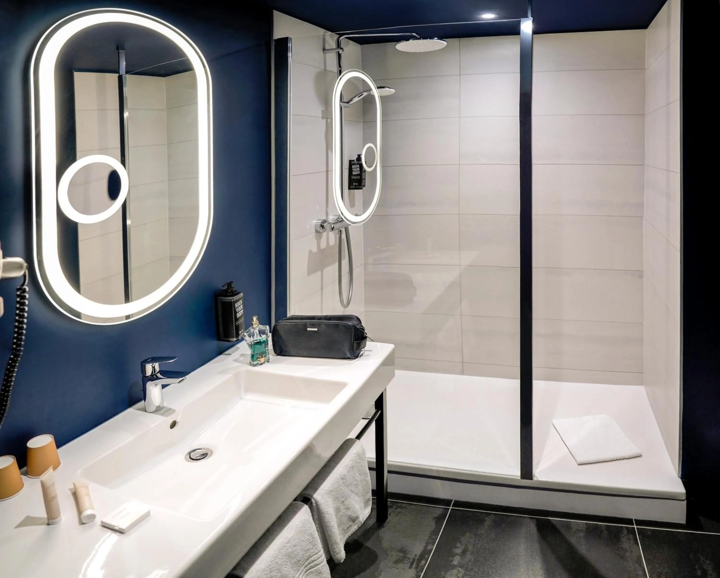 Bathroom in Ibis Pontarlier