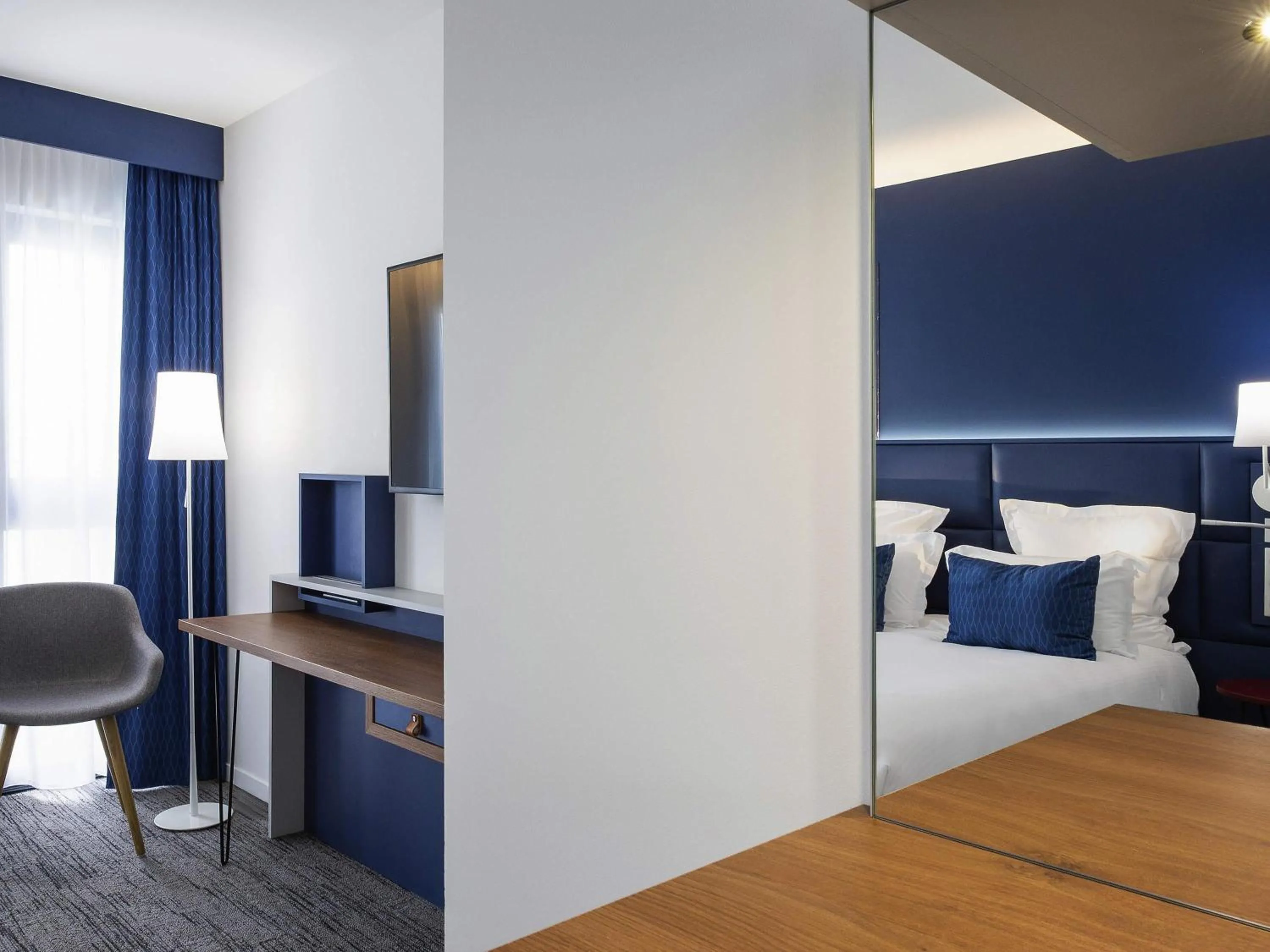 Bedroom, Bed in Hôtel Mercure Toulon La Seyne-Sur-Mer