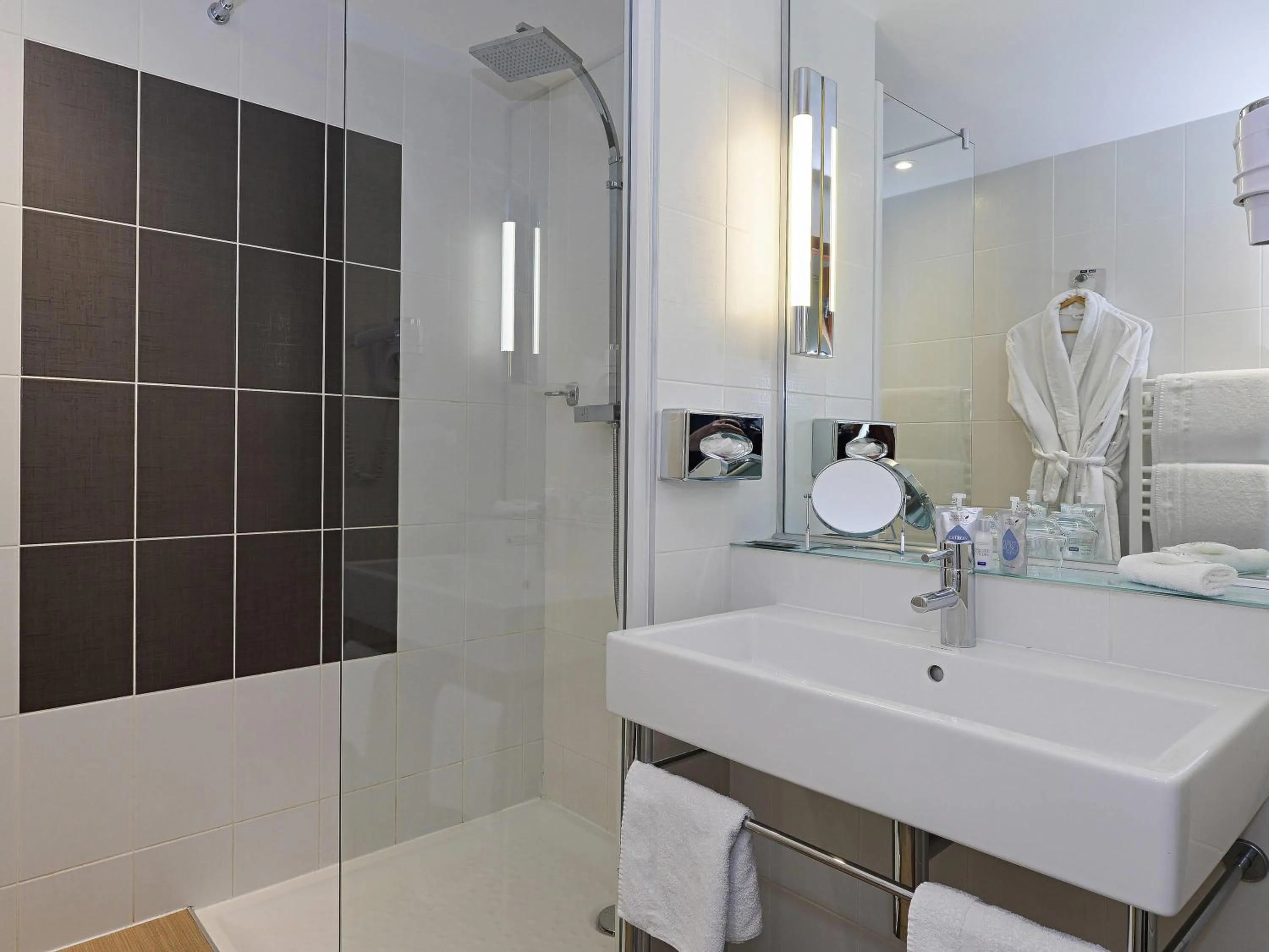 Bedroom in Hôtel Mercure Toulon La Seyne-Sur-Mer