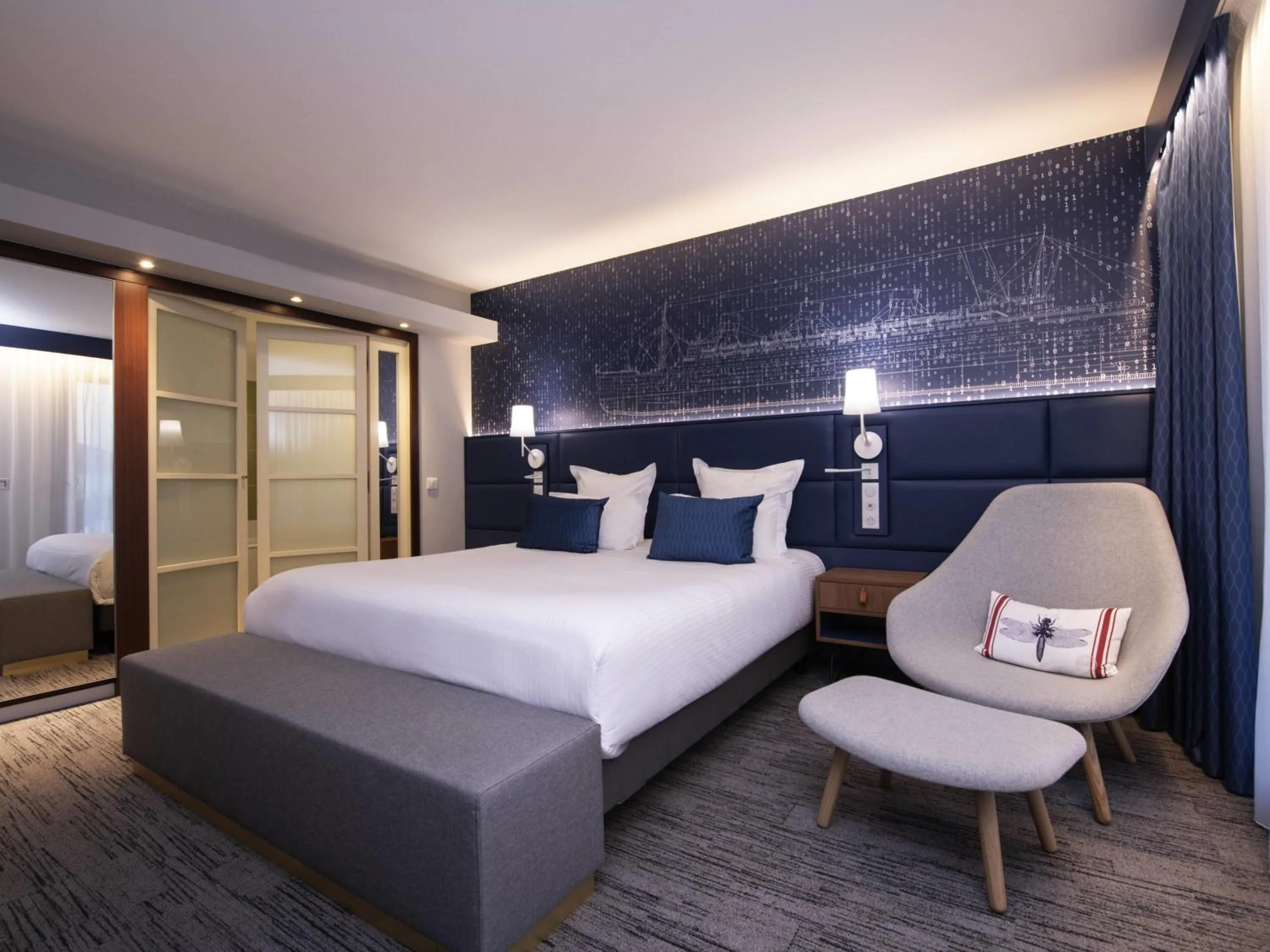 Bedroom, Bed in Hôtel Mercure Toulon La Seyne-Sur-Mer