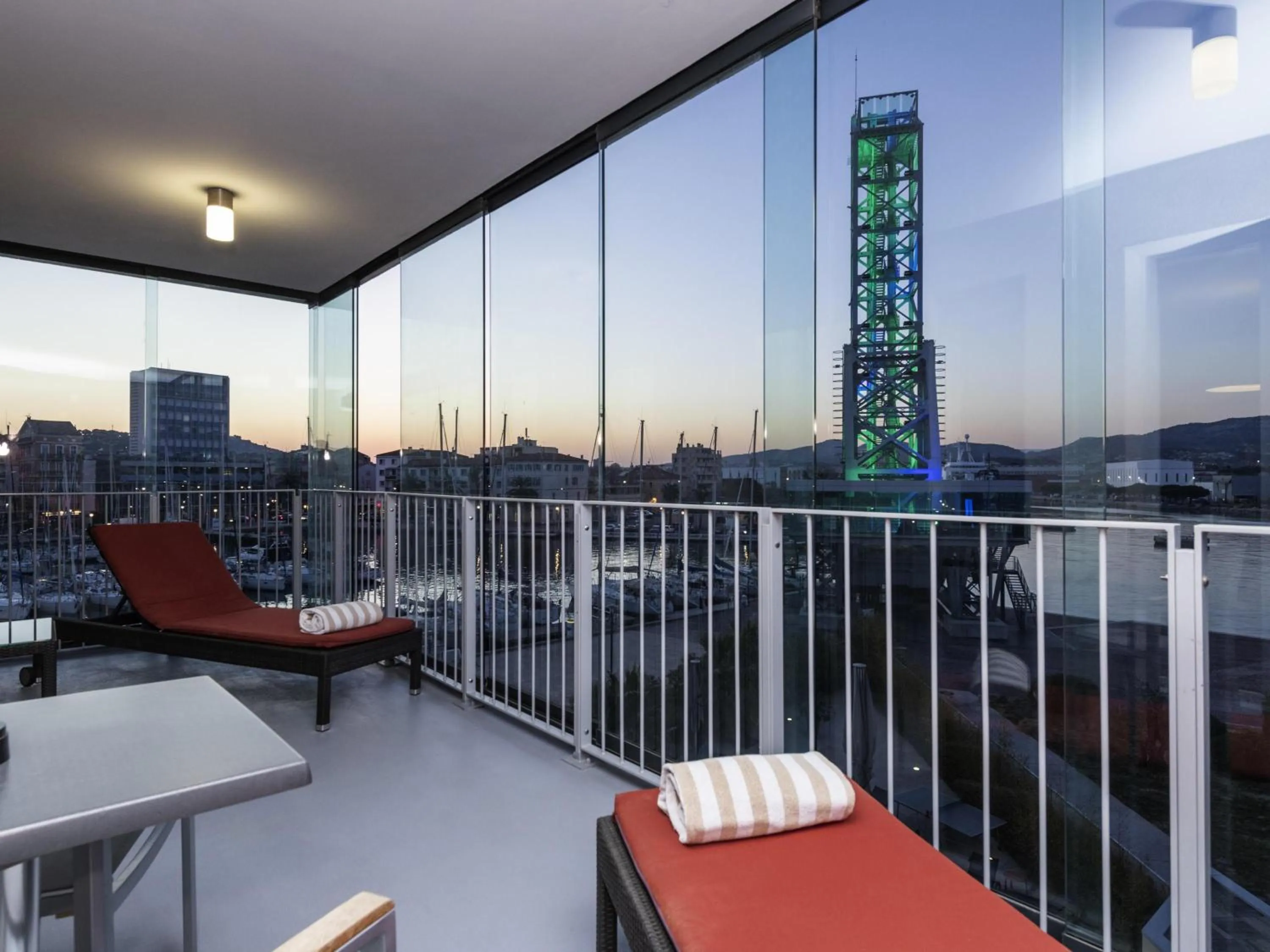 Bedroom in Hôtel Mercure Toulon La Seyne-Sur-Mer