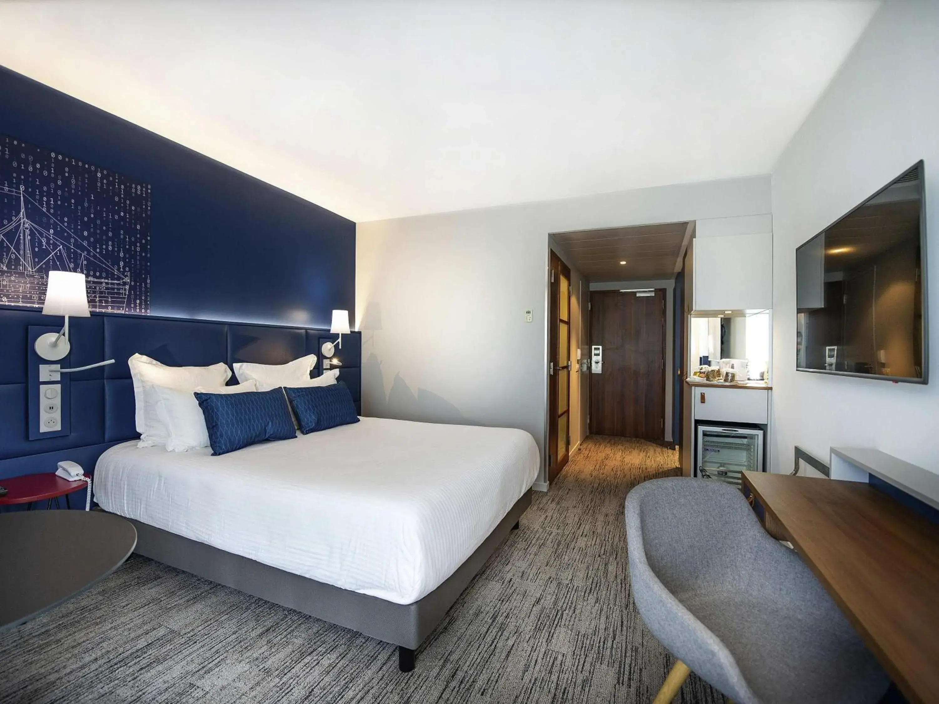 Triple Room with Terrace in Hôtel Mercure Toulon La Seyne-Sur-Mer Triple Room with Terrace in Hôtel Mercure Toulon La Seyne-Sur-Mer