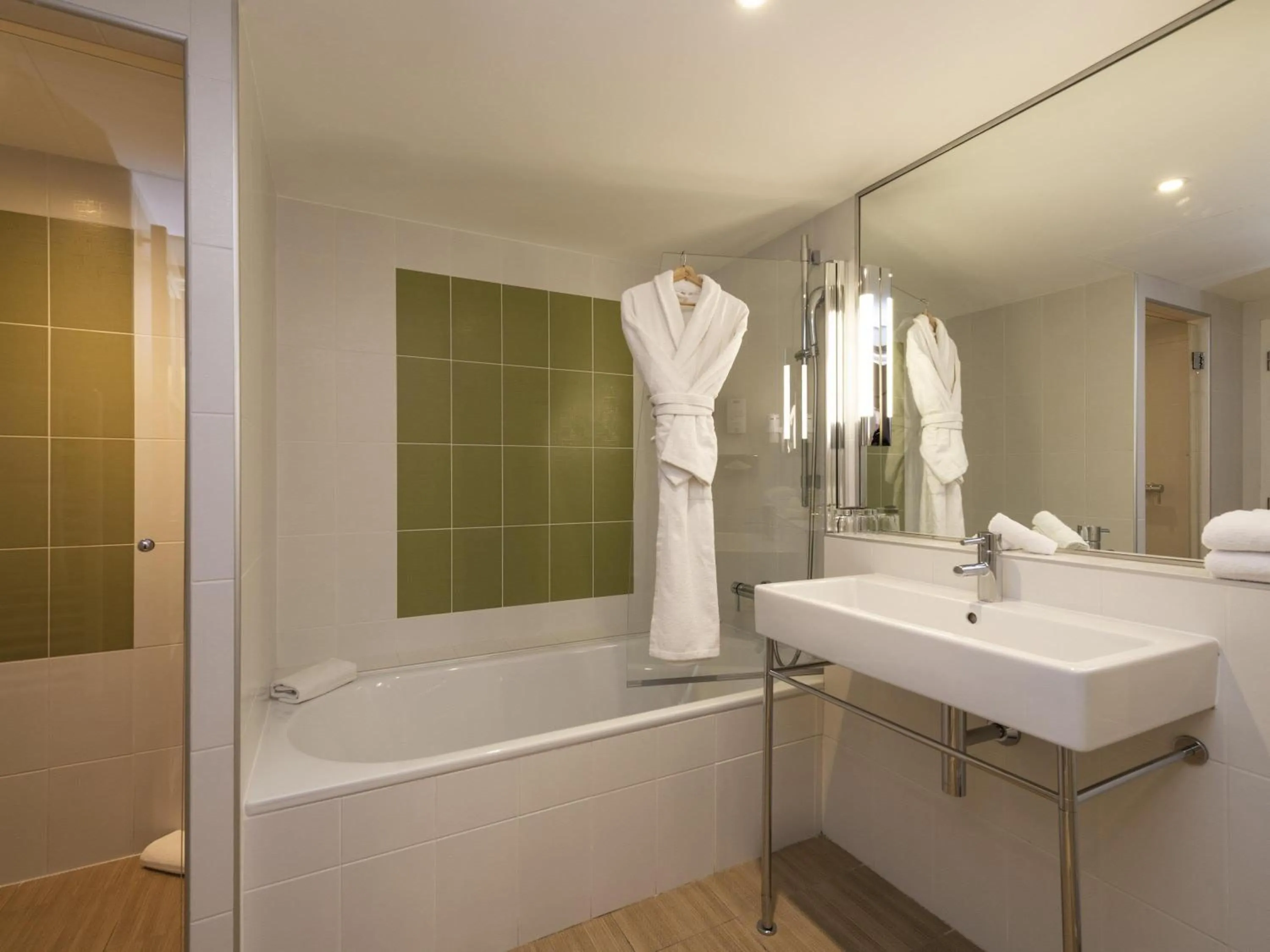 Bedroom in Hôtel Mercure Toulon La Seyne-Sur-Mer