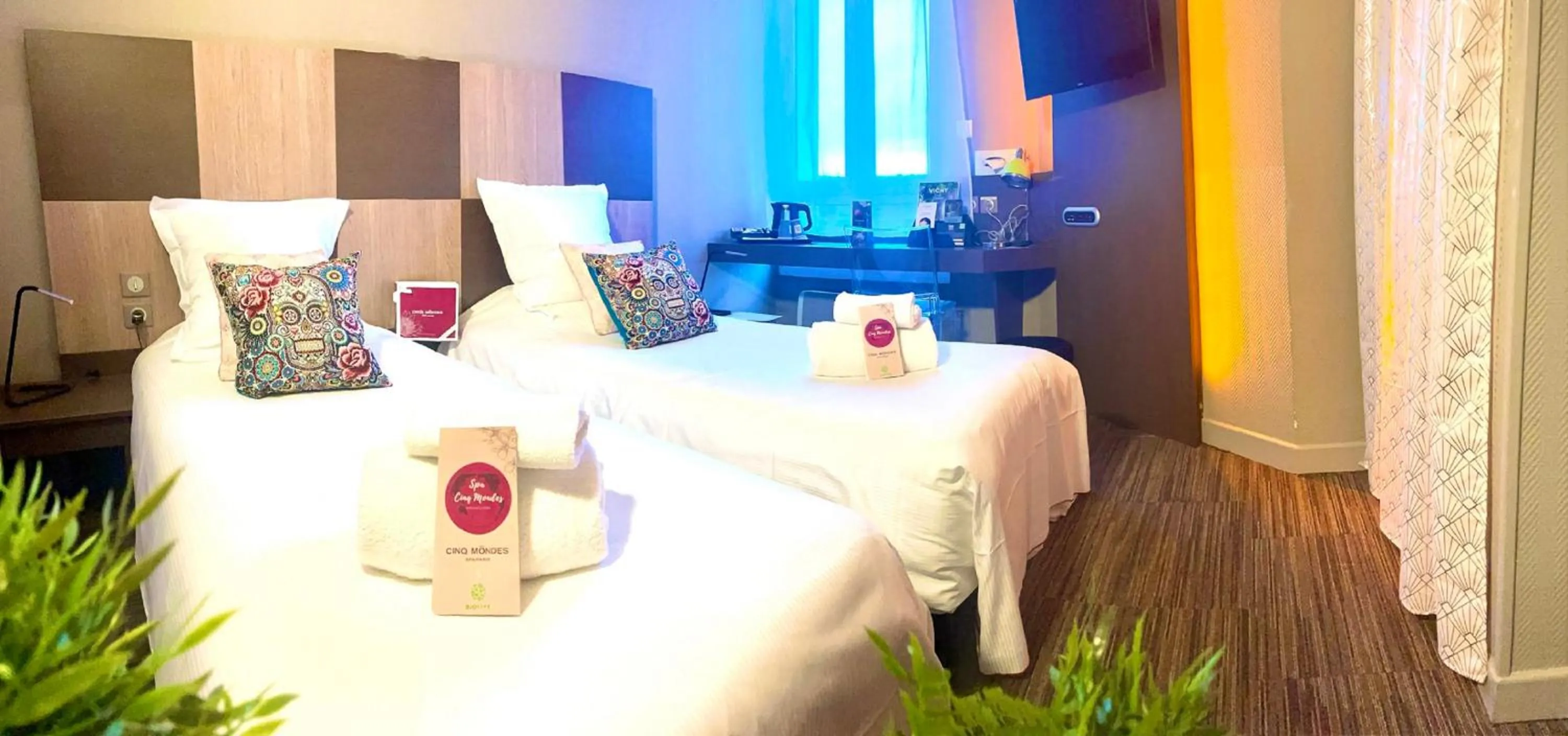 Bedroom, Bed in Kyriad Restaurant Centre SPA Vichy