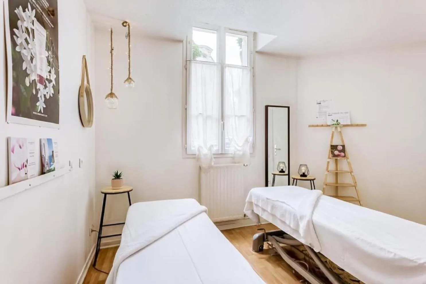 Massage, Bed in Kyriad Restaurant Centre SPA Vichy