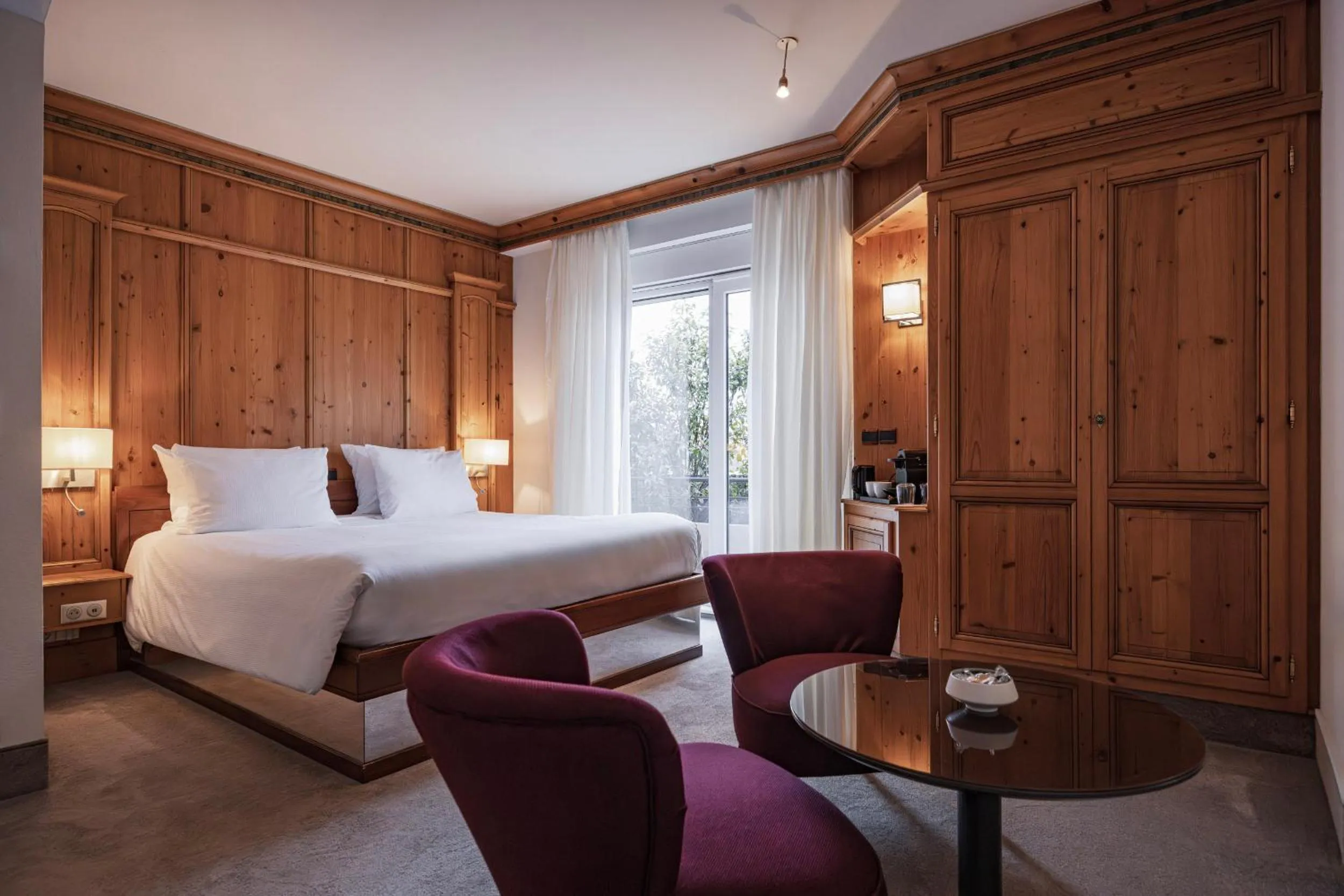 Bedroom, Bed in YONA ex Le Parc Hôtel