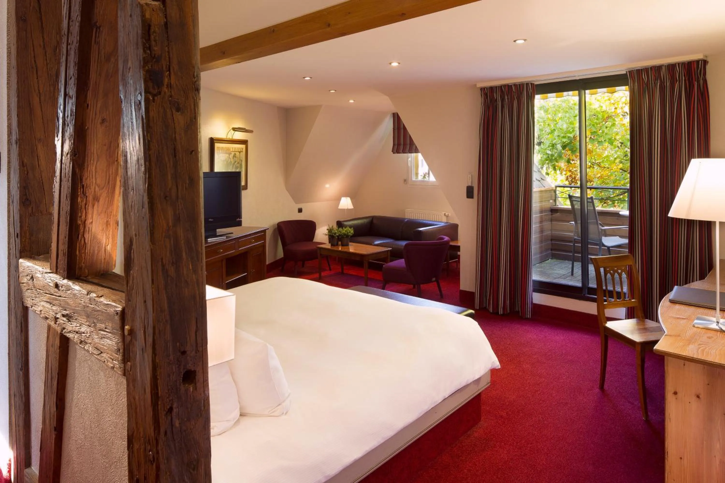 Photo of the whole room, Bed in Le Parc Hôtel devient YONA