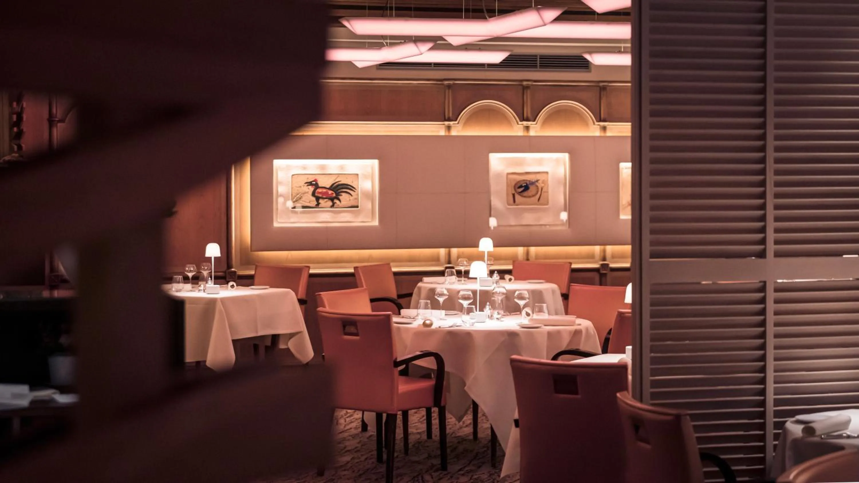 Restaurant/places to eat in Le Parc Hôtel devient YONA