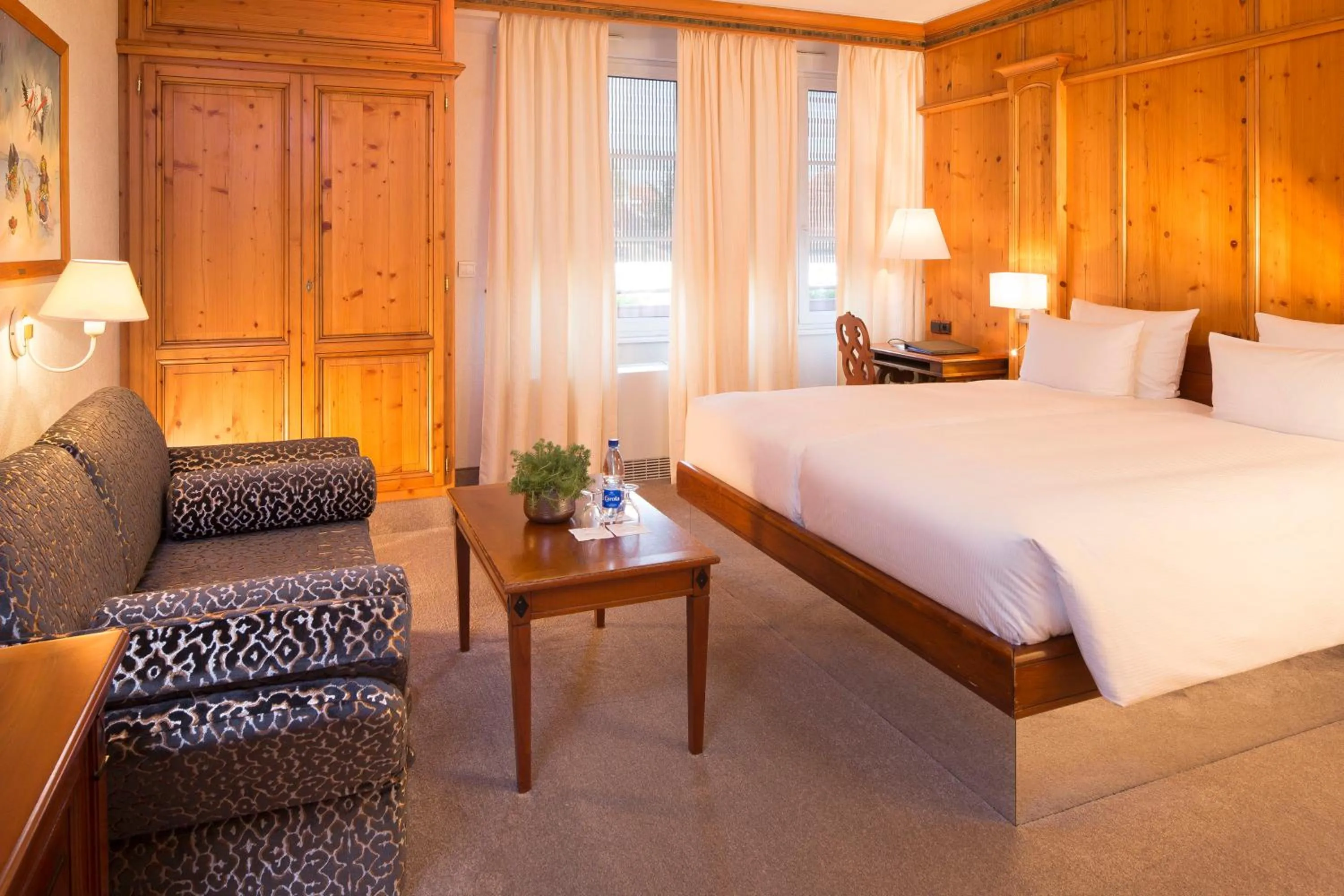 Photo of the whole room, Bed in Le Parc Hôtel devient YONA