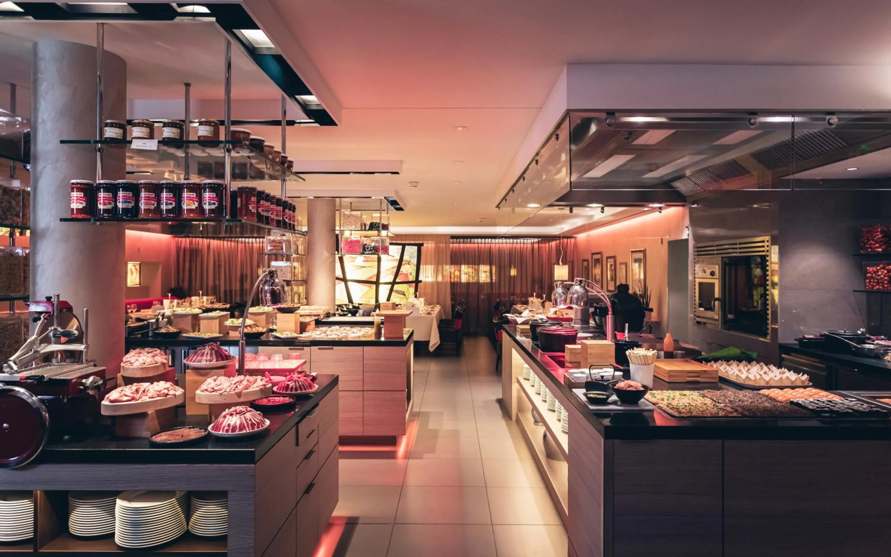 Breakfast in Le Parc Hôtel devient YONA