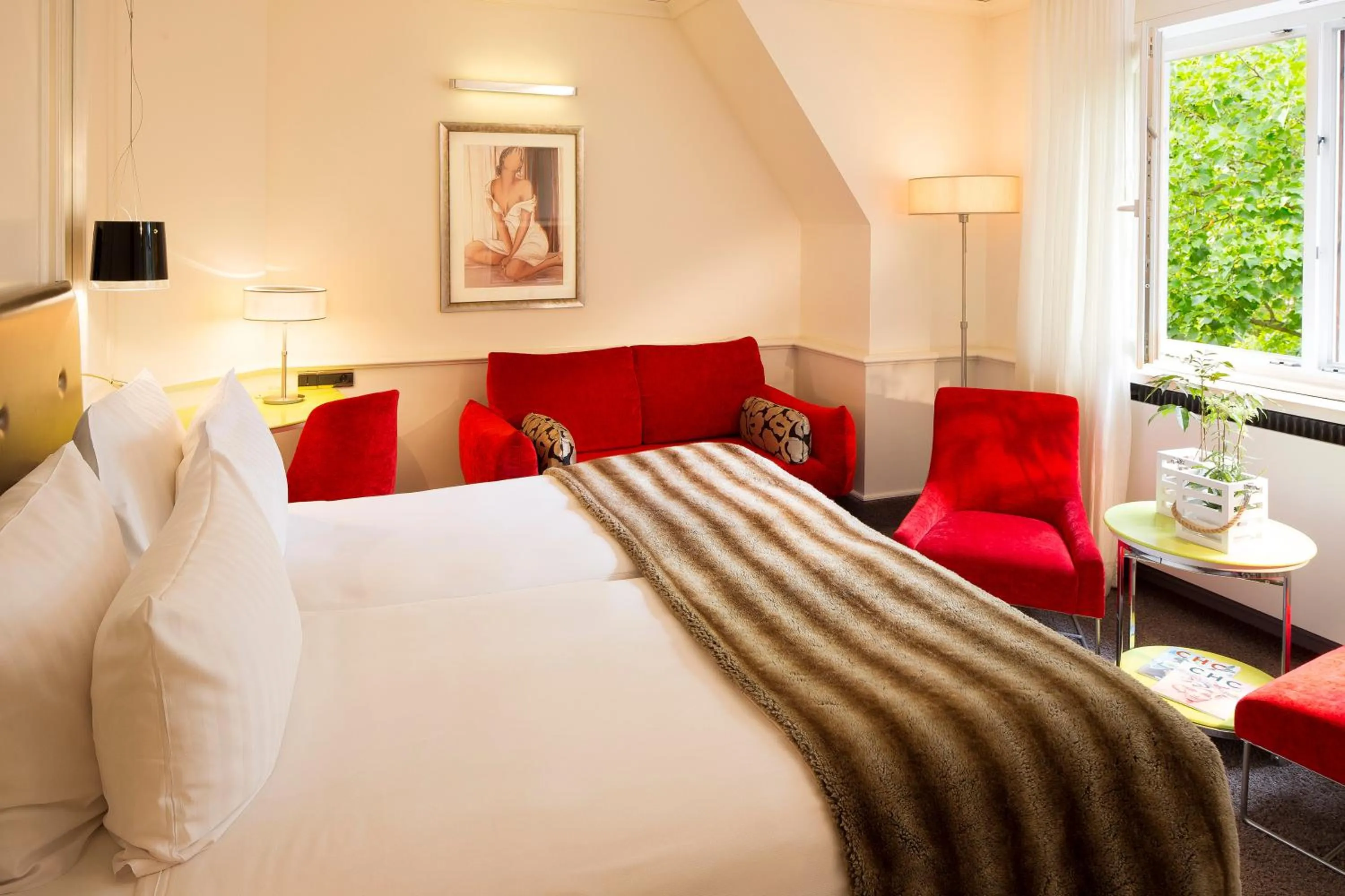 Photo of the whole room, Bed in Le Parc Hôtel devient YONA