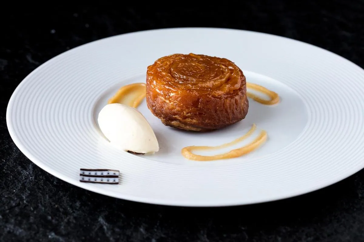 Restaurant/places to eat in Castel Beau Site