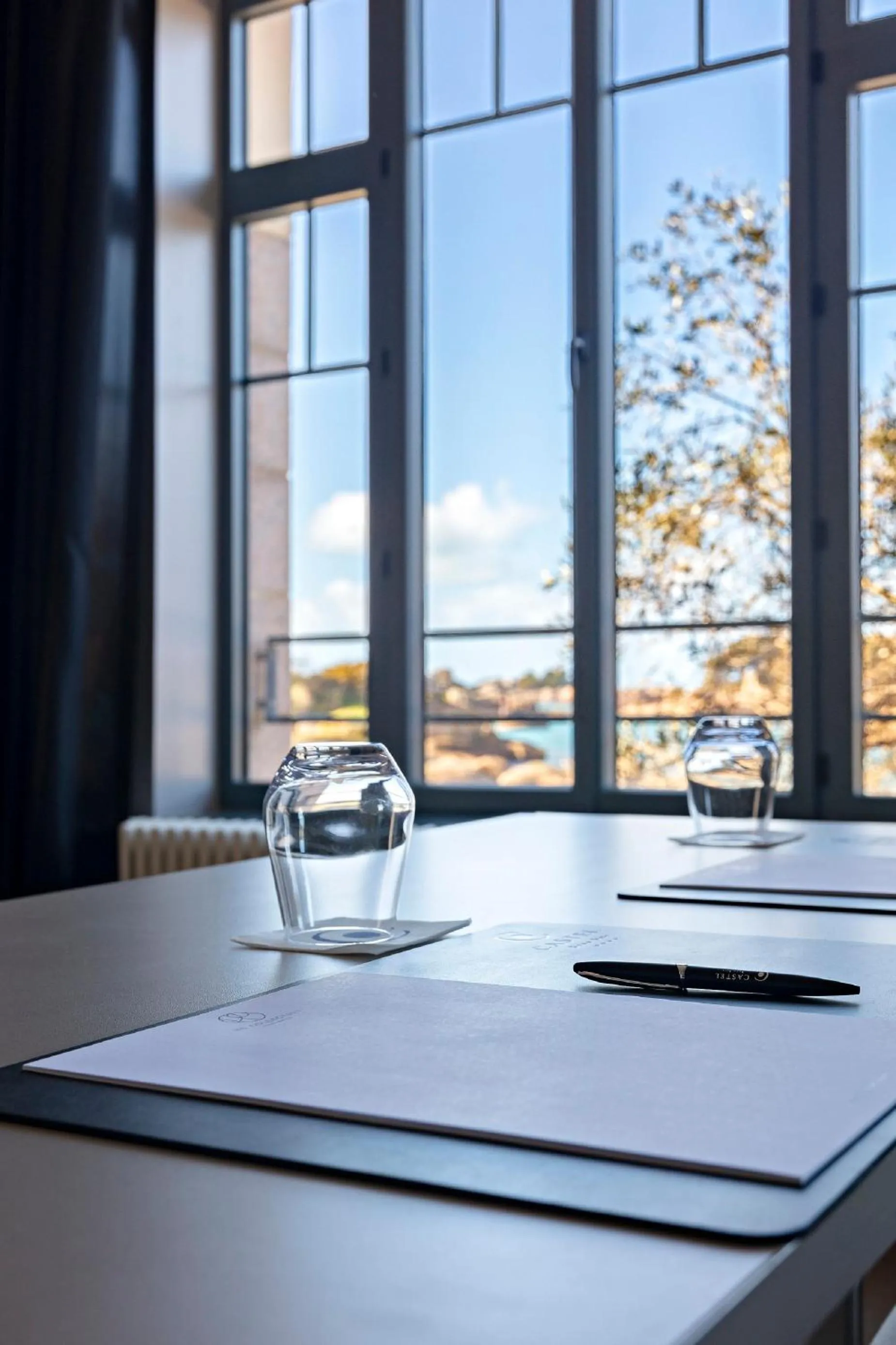 Business facilities in Castel Beau Site