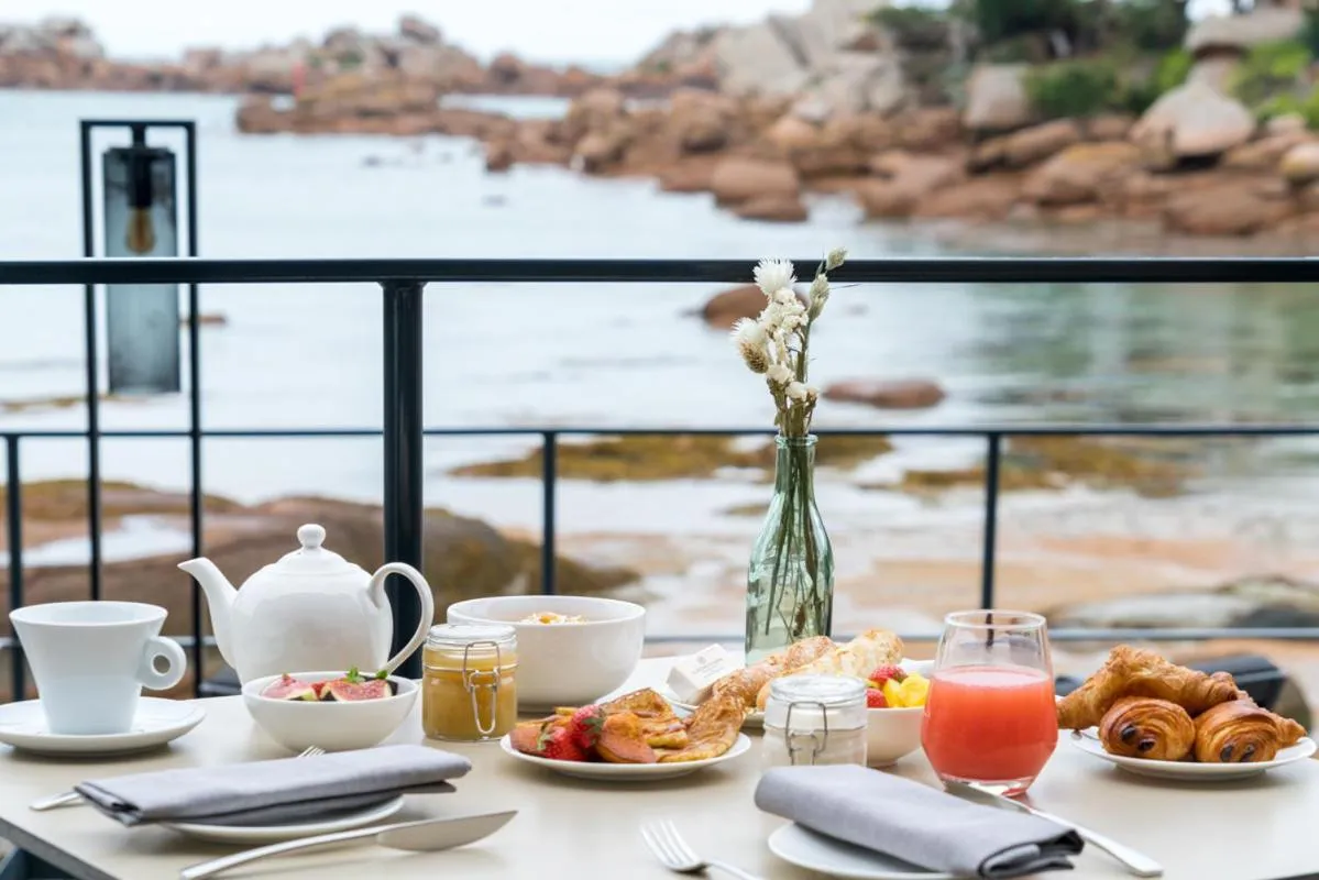 Food and drinks in Castel Beau Site