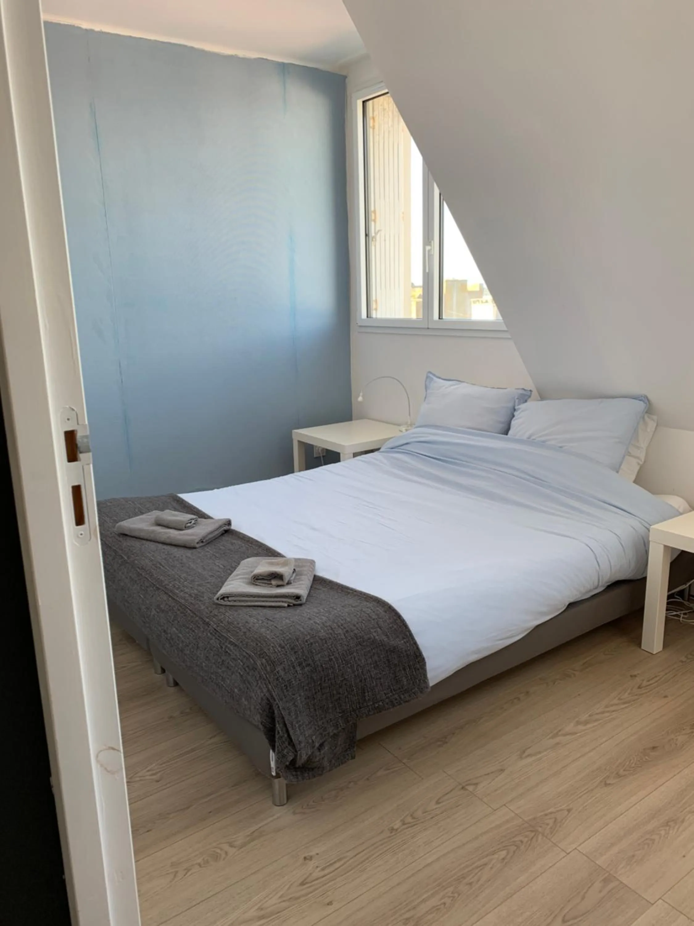 Bedroom, Bed in Appartement Design II - Port du Rosmeur -Douarnenez