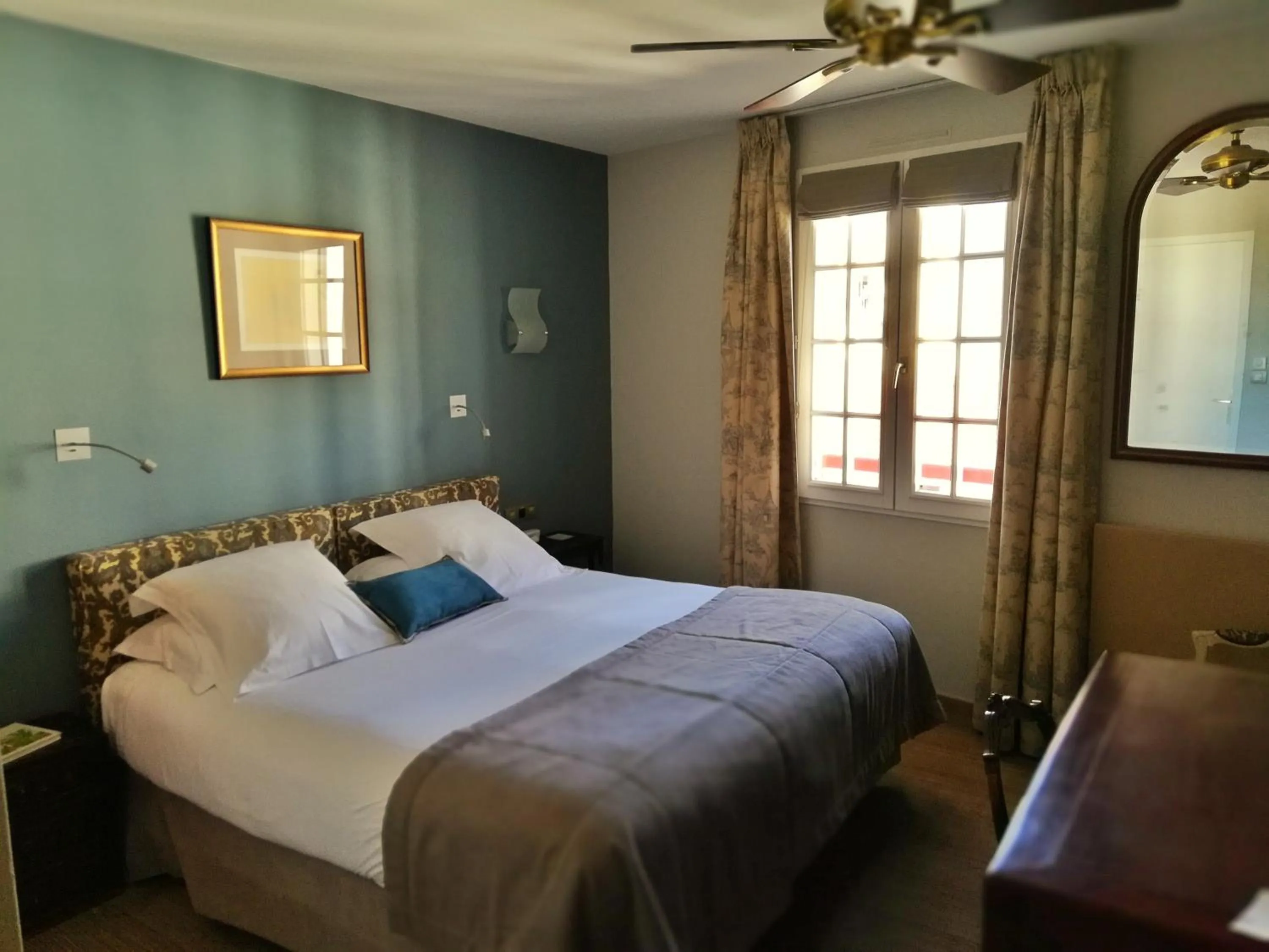 Bedroom, Bed in Hôtel La Marisa Grande Plage