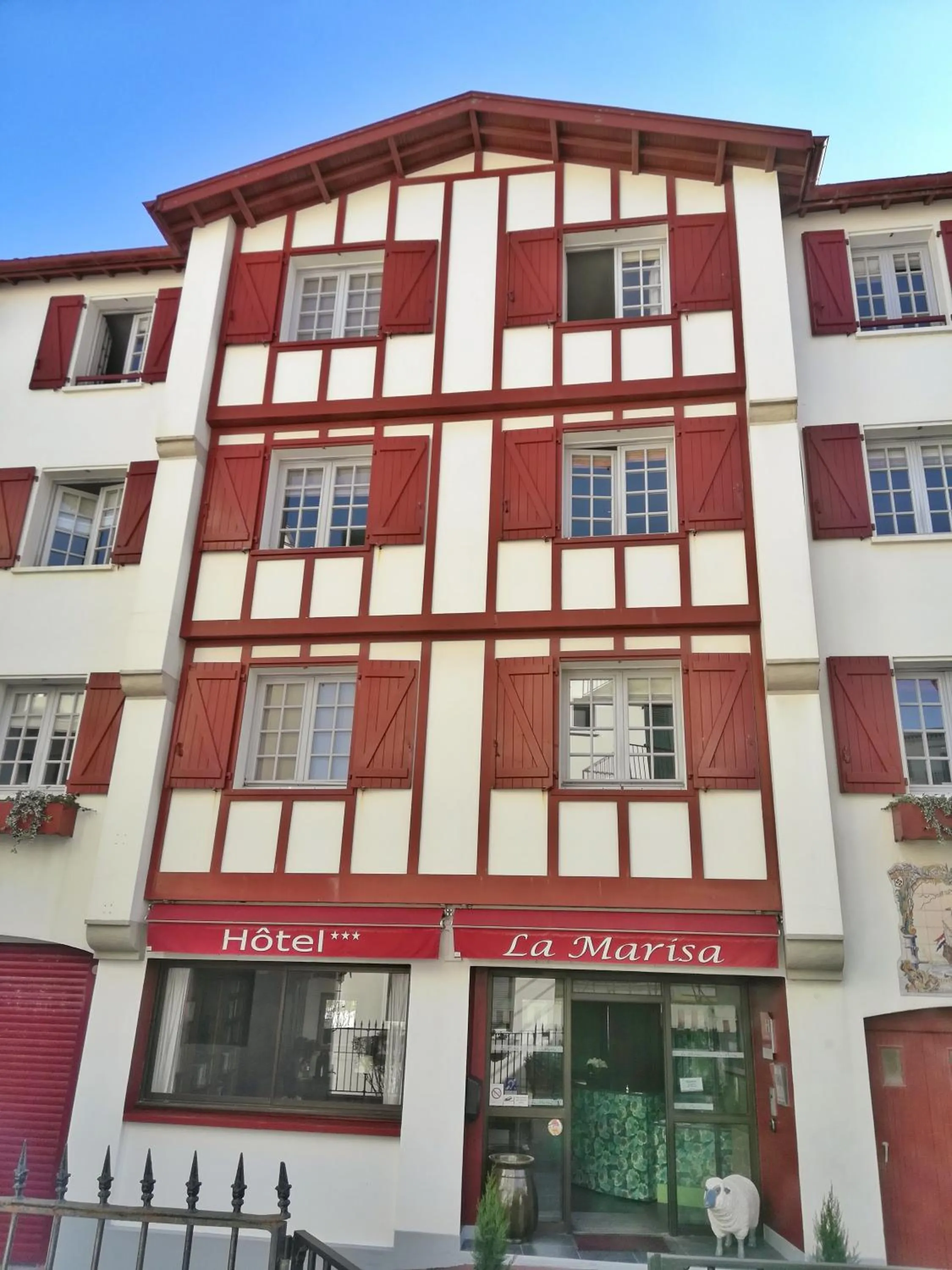Facade/entrance in Hôtel La Marisa Grande Plage
