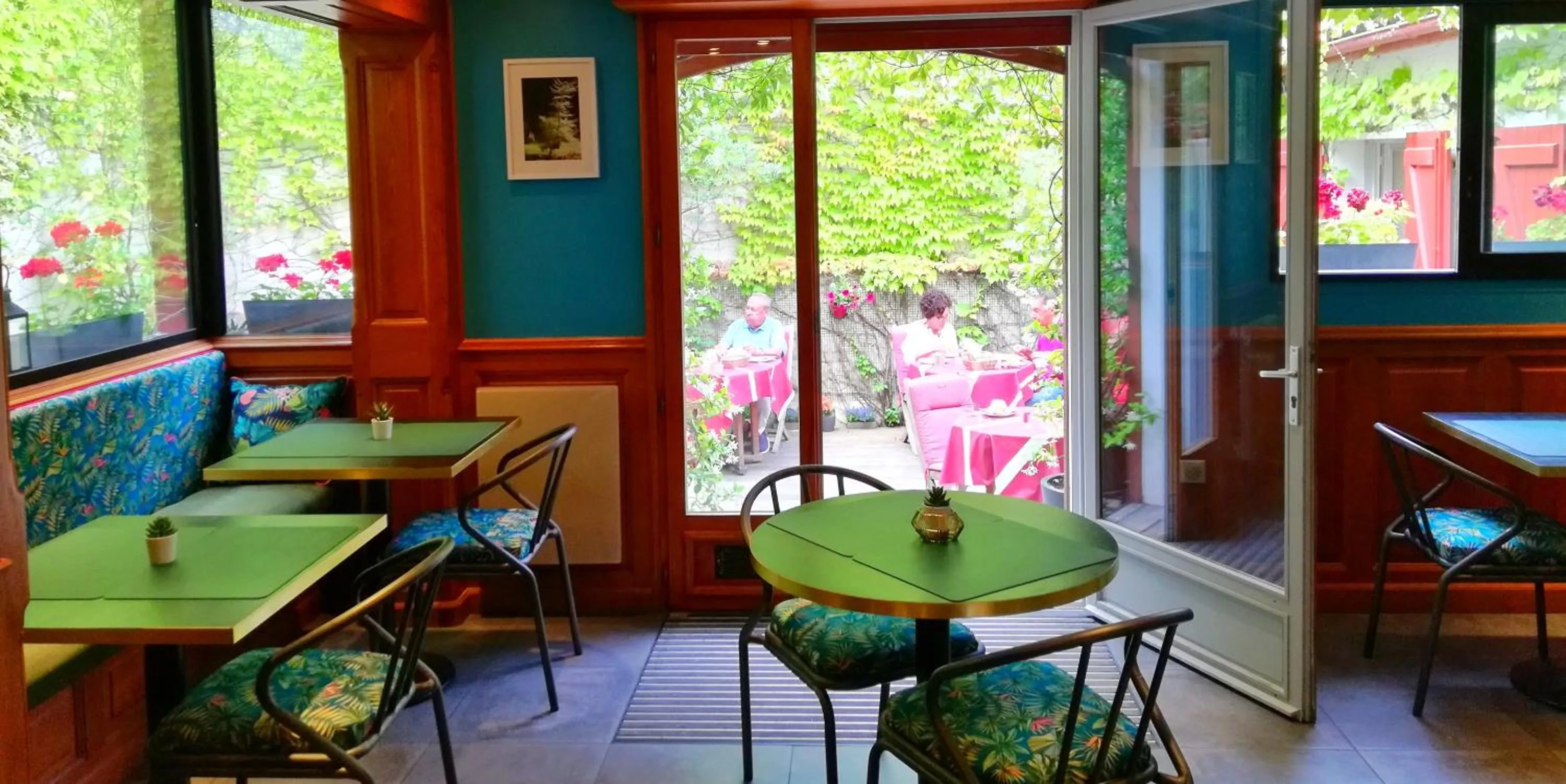 Patio in Hôtel La Marisa Grande Plage