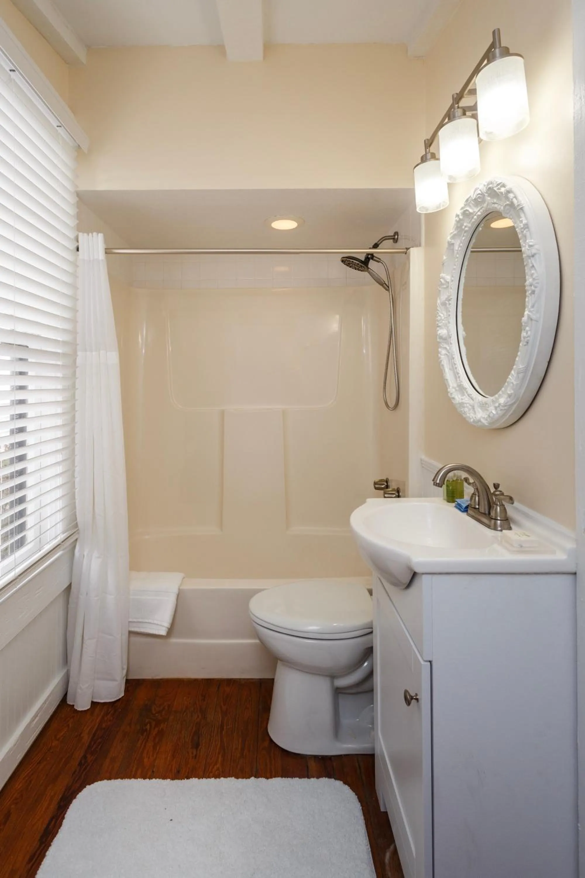 Toilet in The Heirloom Inn Mount Dora