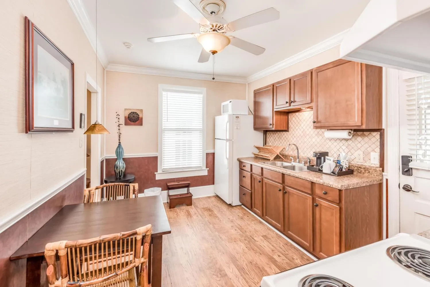 Kitchen or kitchenette in The Heirloom Inn Mount Dora