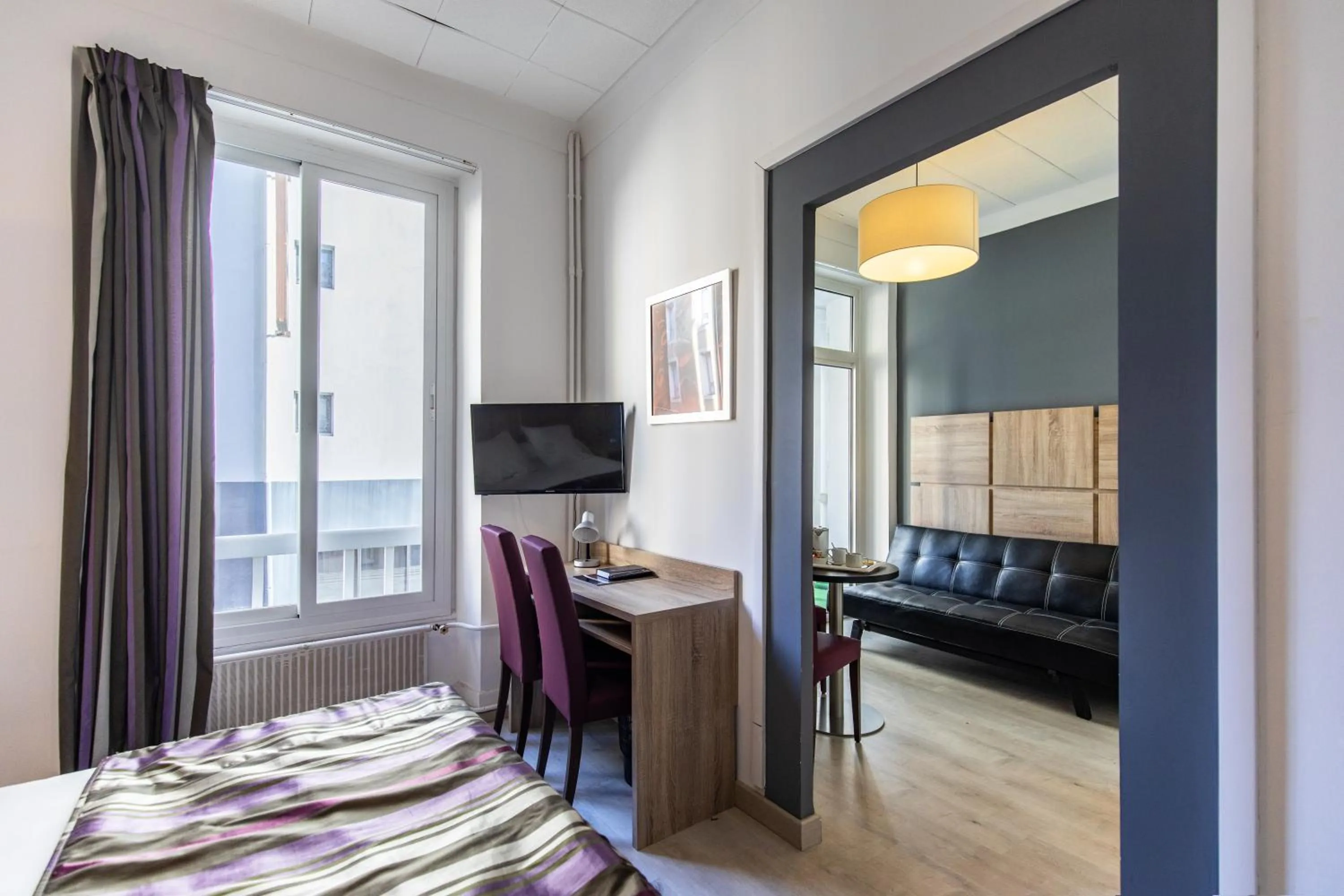 Photo of the whole room in Hôtel Jeanne d'Arc