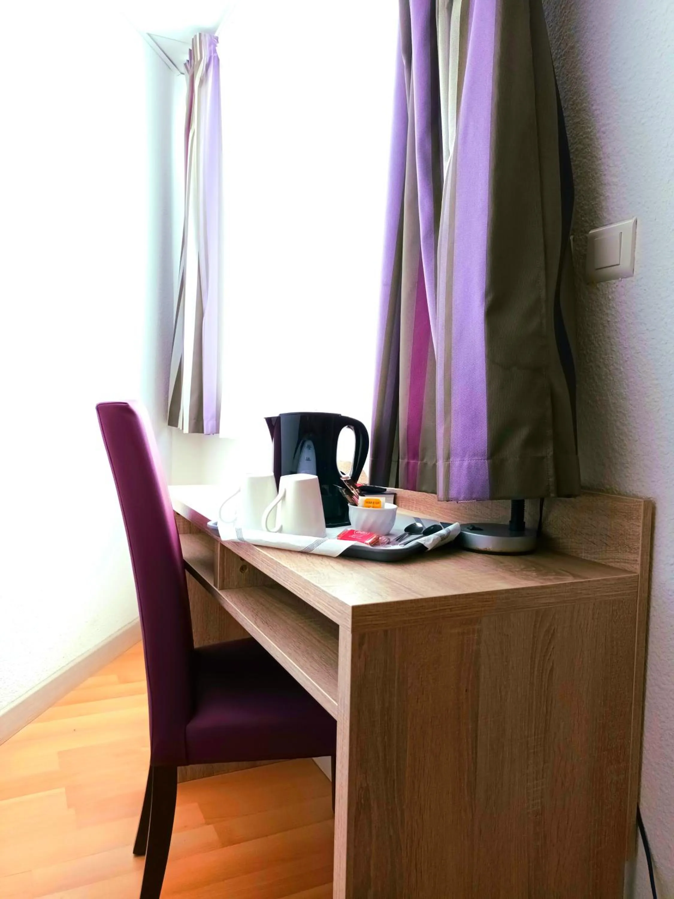 Coffee/tea facilities in Hôtel Jeanne d'Arc