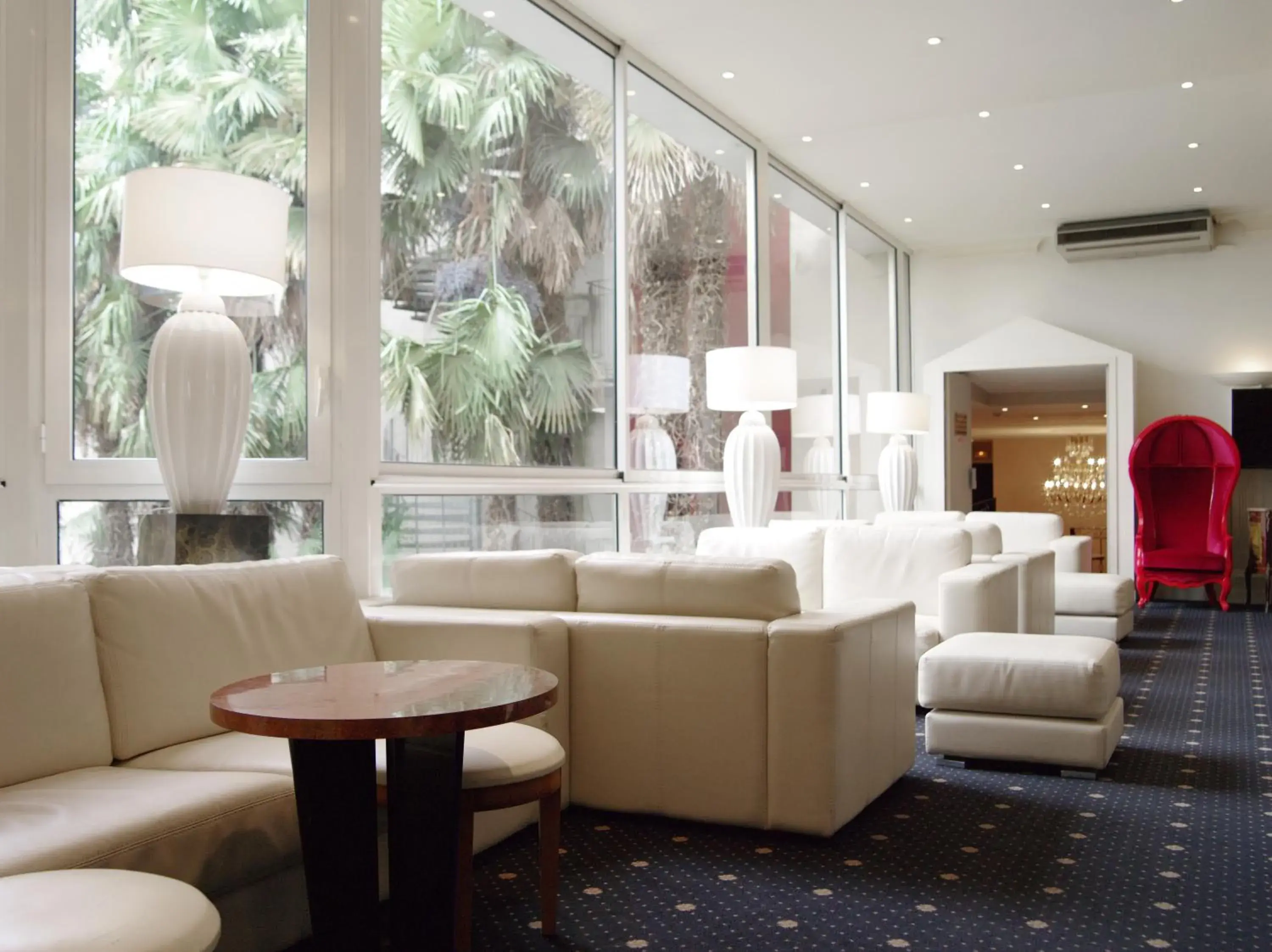 Lounge or bar in Hôtel Jeanne d'Arc Lounge or bar in Hôtel Jeanne d'Arc