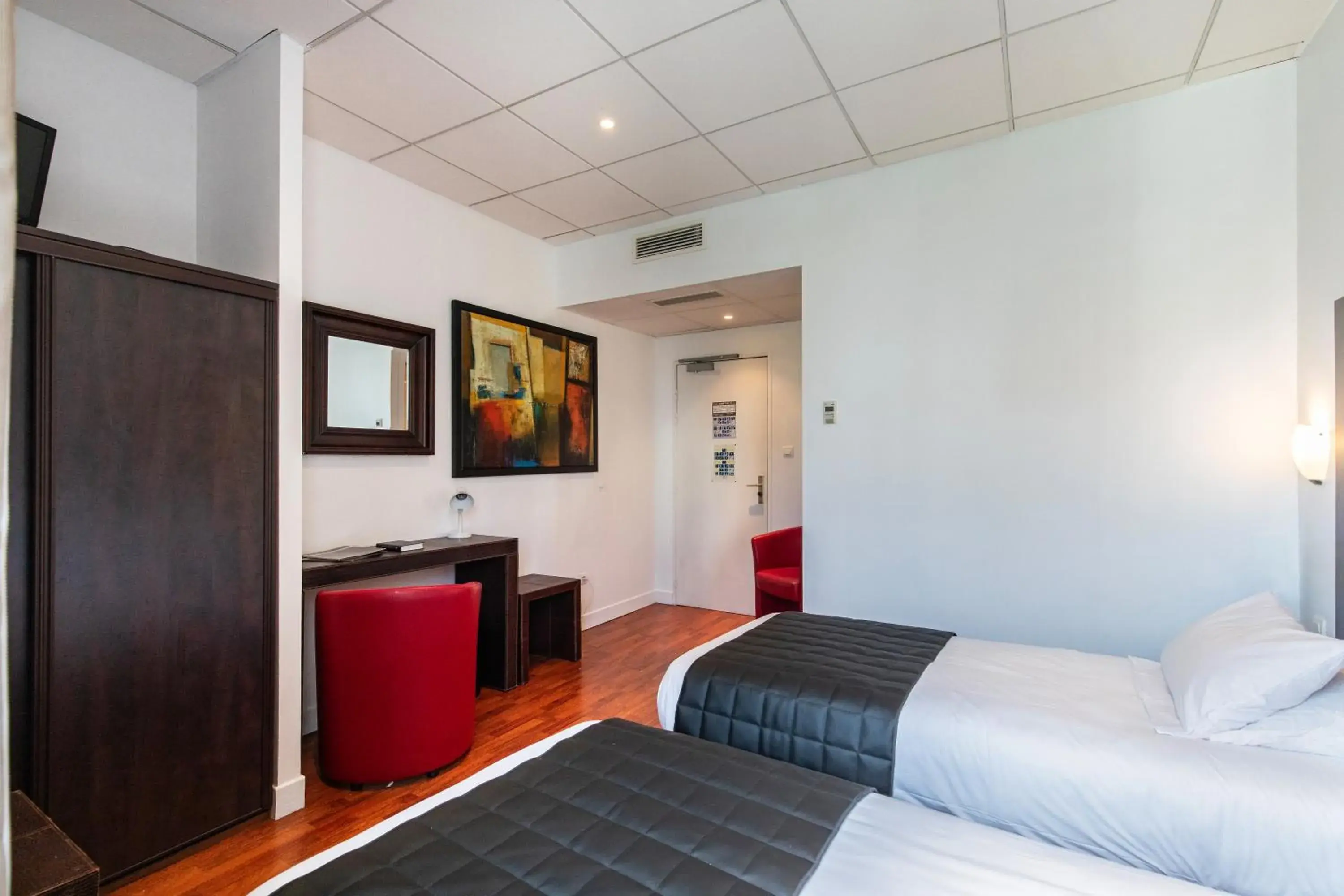 Bed in Hôtel Jeanne d'Arc Bed in Hôtel Jeanne d'Arc