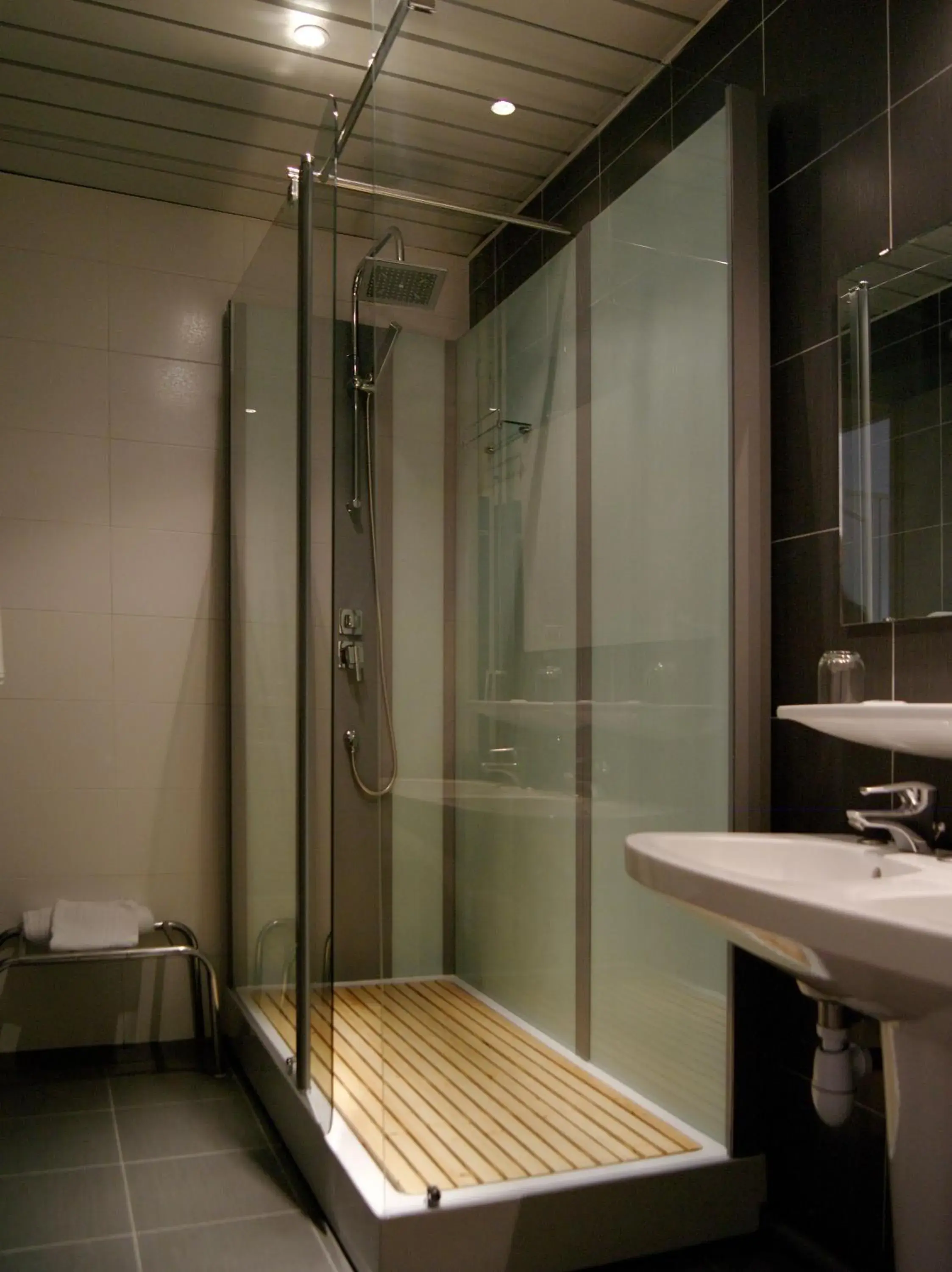 Bathroom in Hôtel Jeanne d'Arc Bathroom in Hôtel Jeanne d'Arc