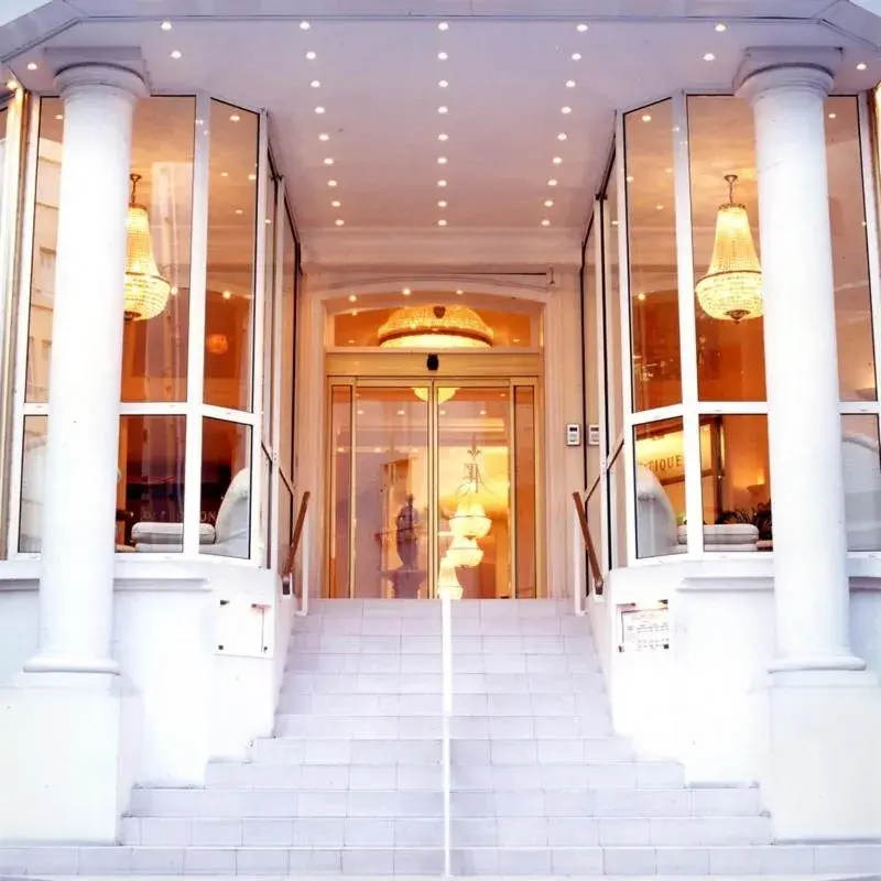 Facade/entrance in Hôtel Jeanne d'Arc Facade/entrance in Hôtel Jeanne d'Arc