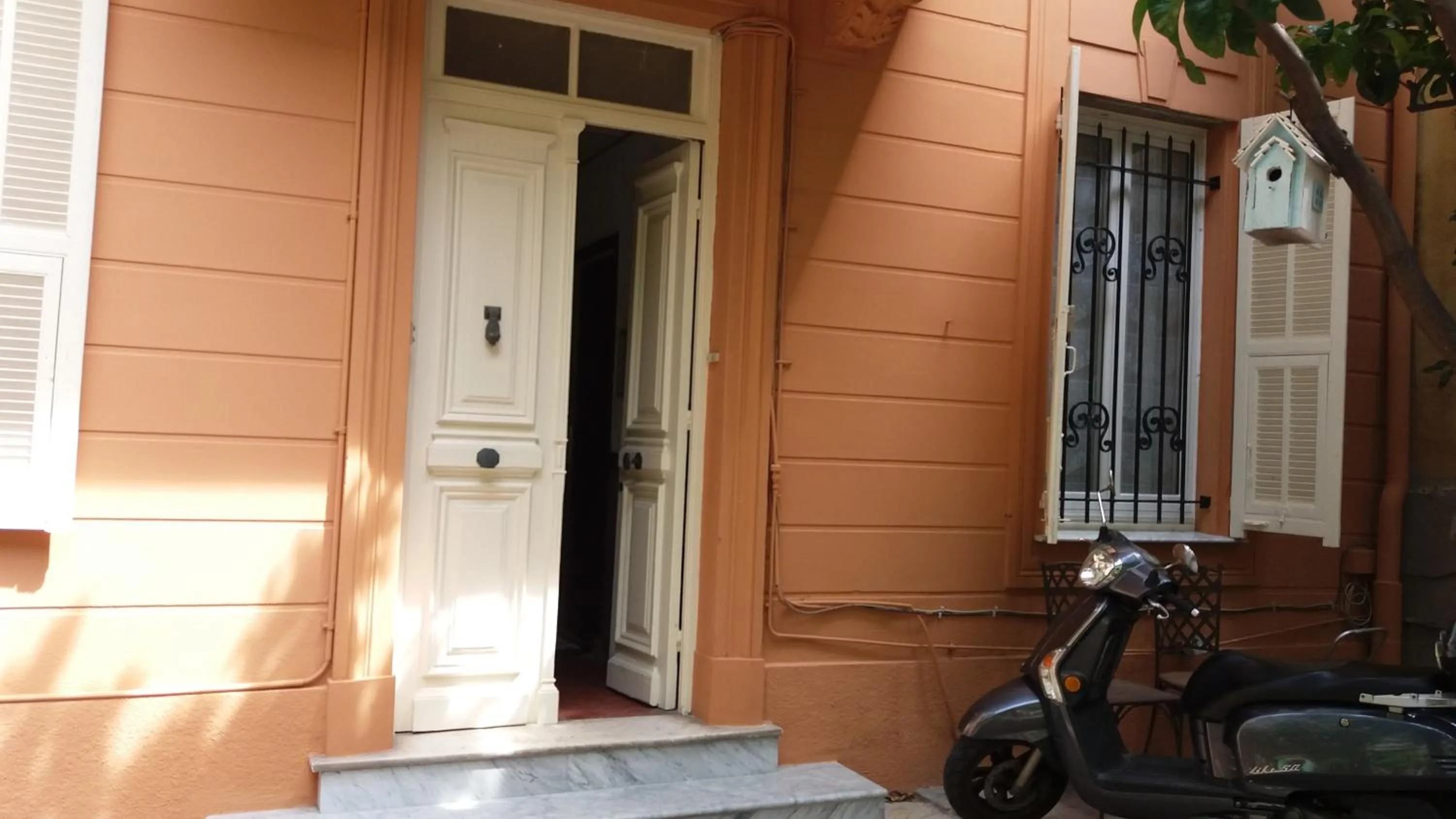 Facade/entrance in Studio dans la Villa "Litita" à Nice