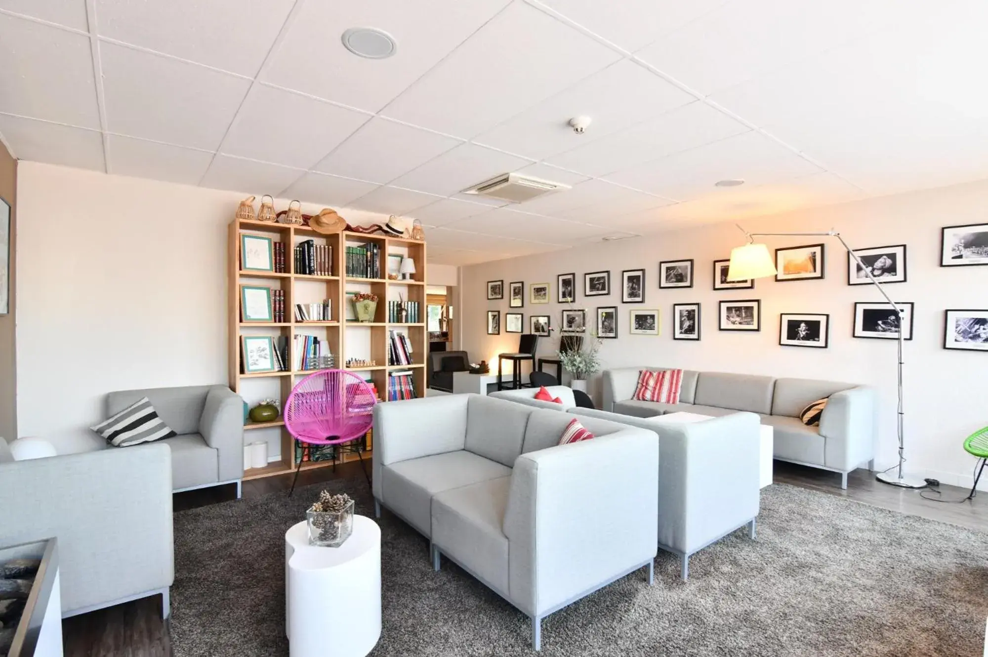 Living room in Kyriad Tours Sud - Chambray Lès Tours Living room in Kyriad Tours Sud - Chambray Lès Tours