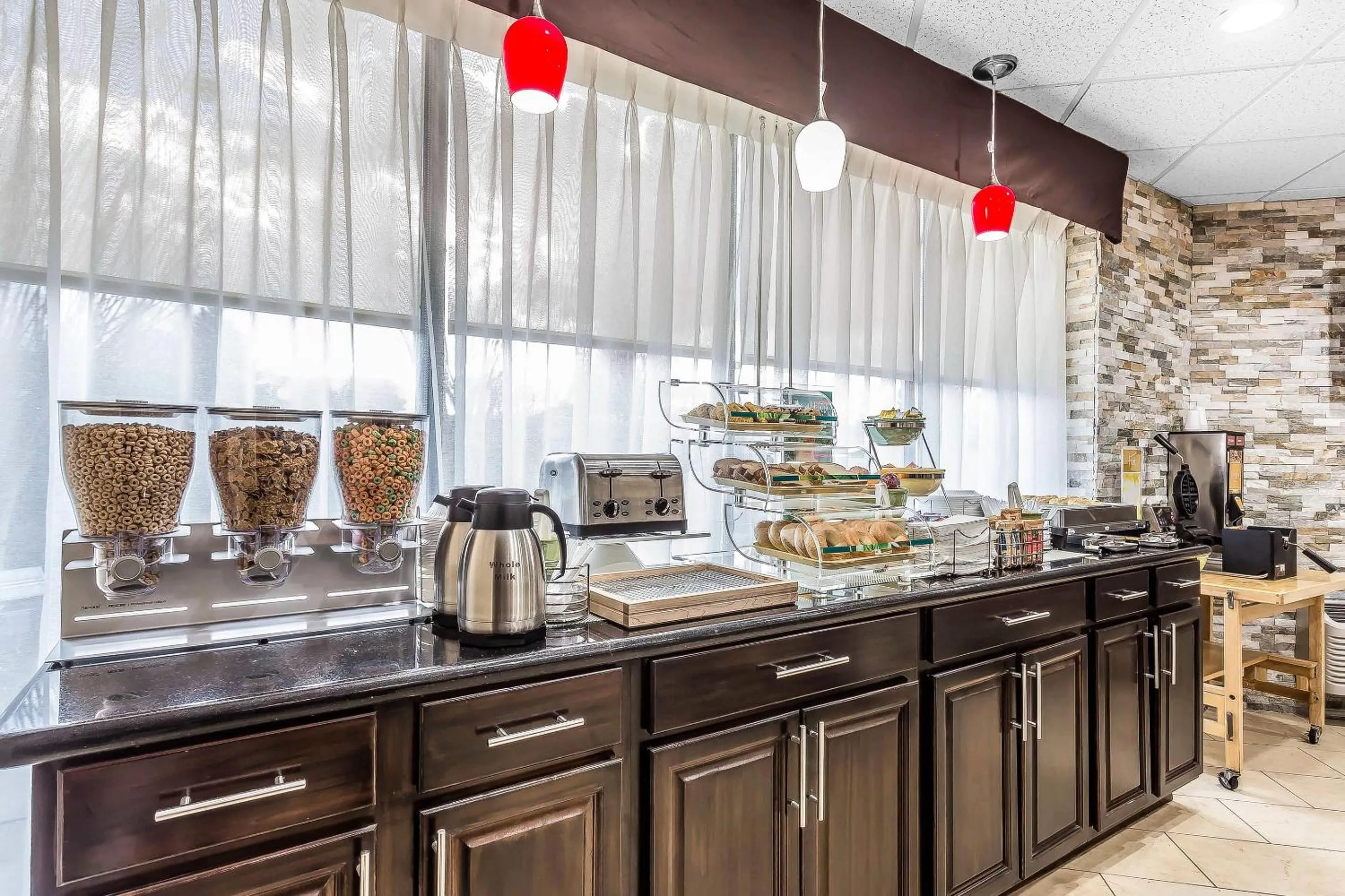 Breakfast in Quality Inn & Suites Salisbury South