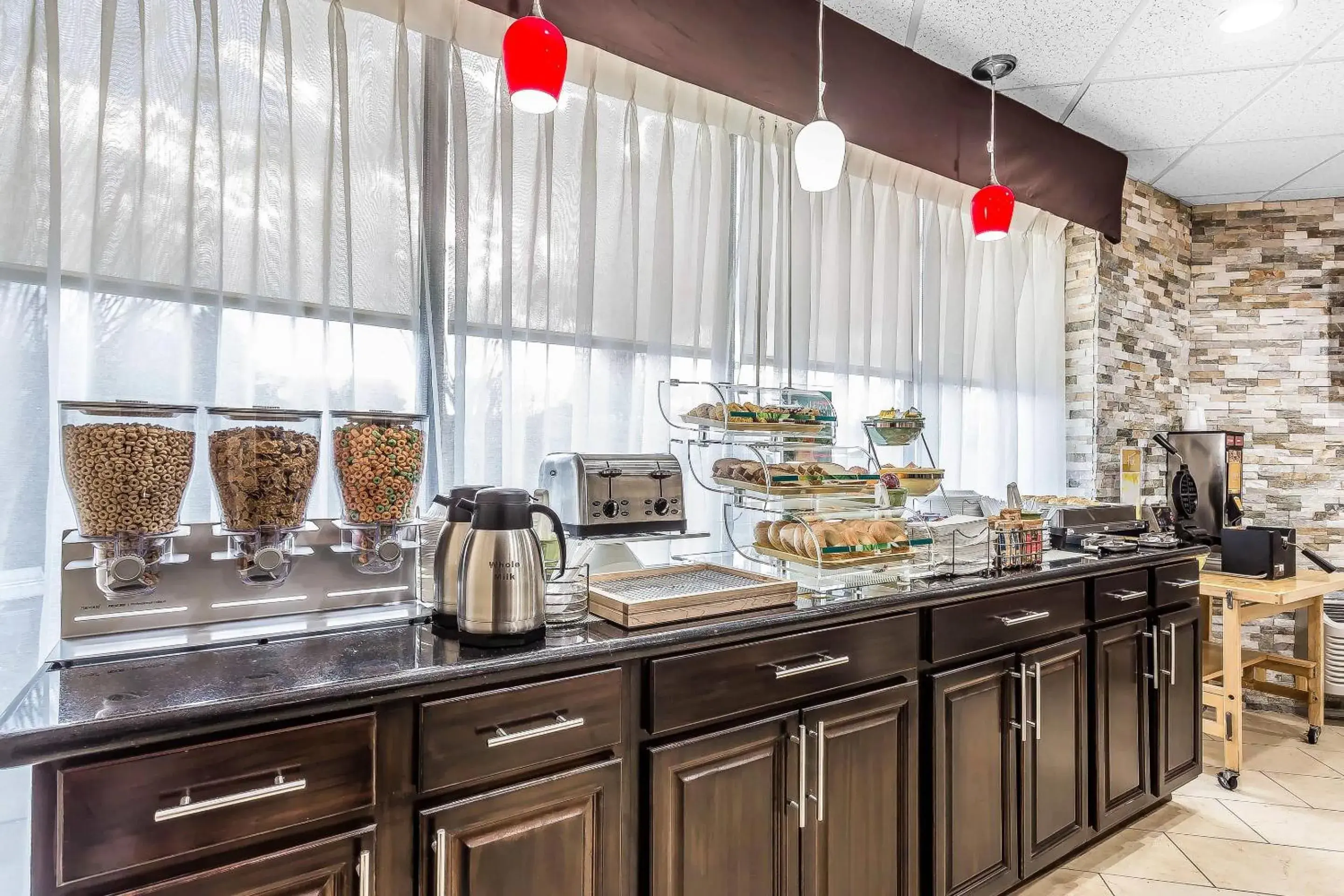 Breakfast in Quality Inn & Suites Salisbury South Breakfast in Quality Inn & Suites Salisbury South