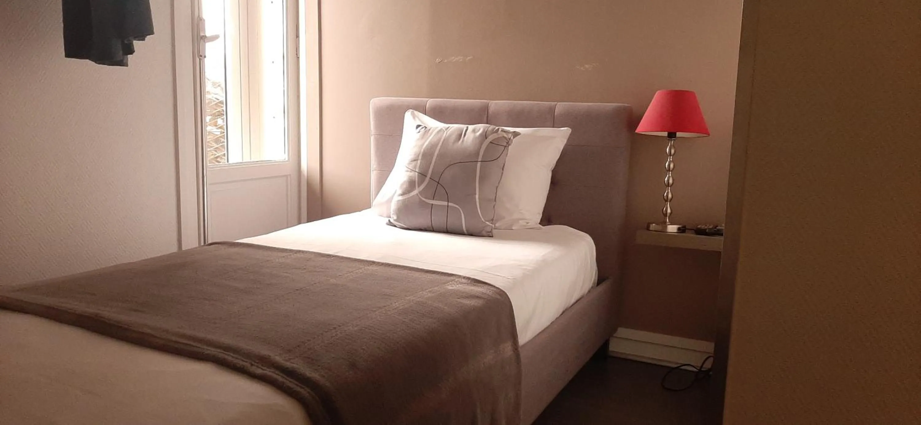 Bed in Hôtel Bellevue Cannes