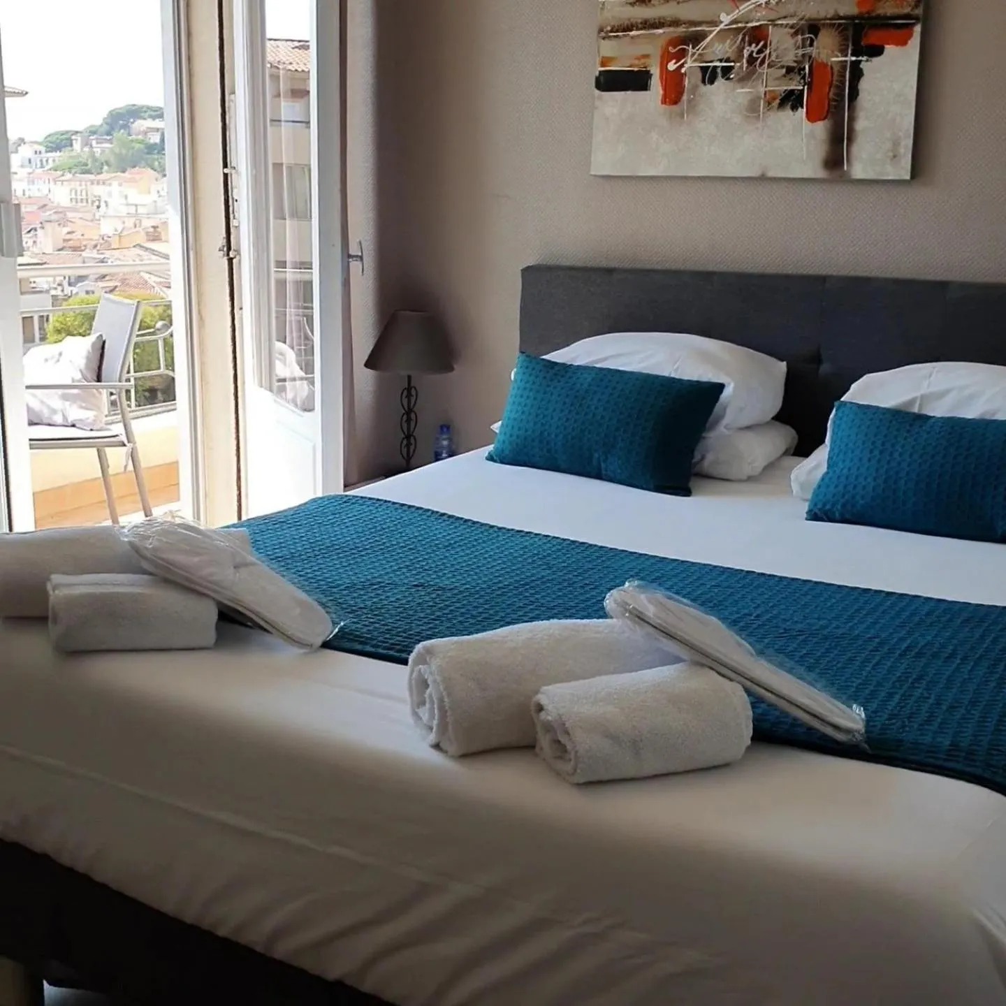 Bed in Hôtel Bellevue Cannes