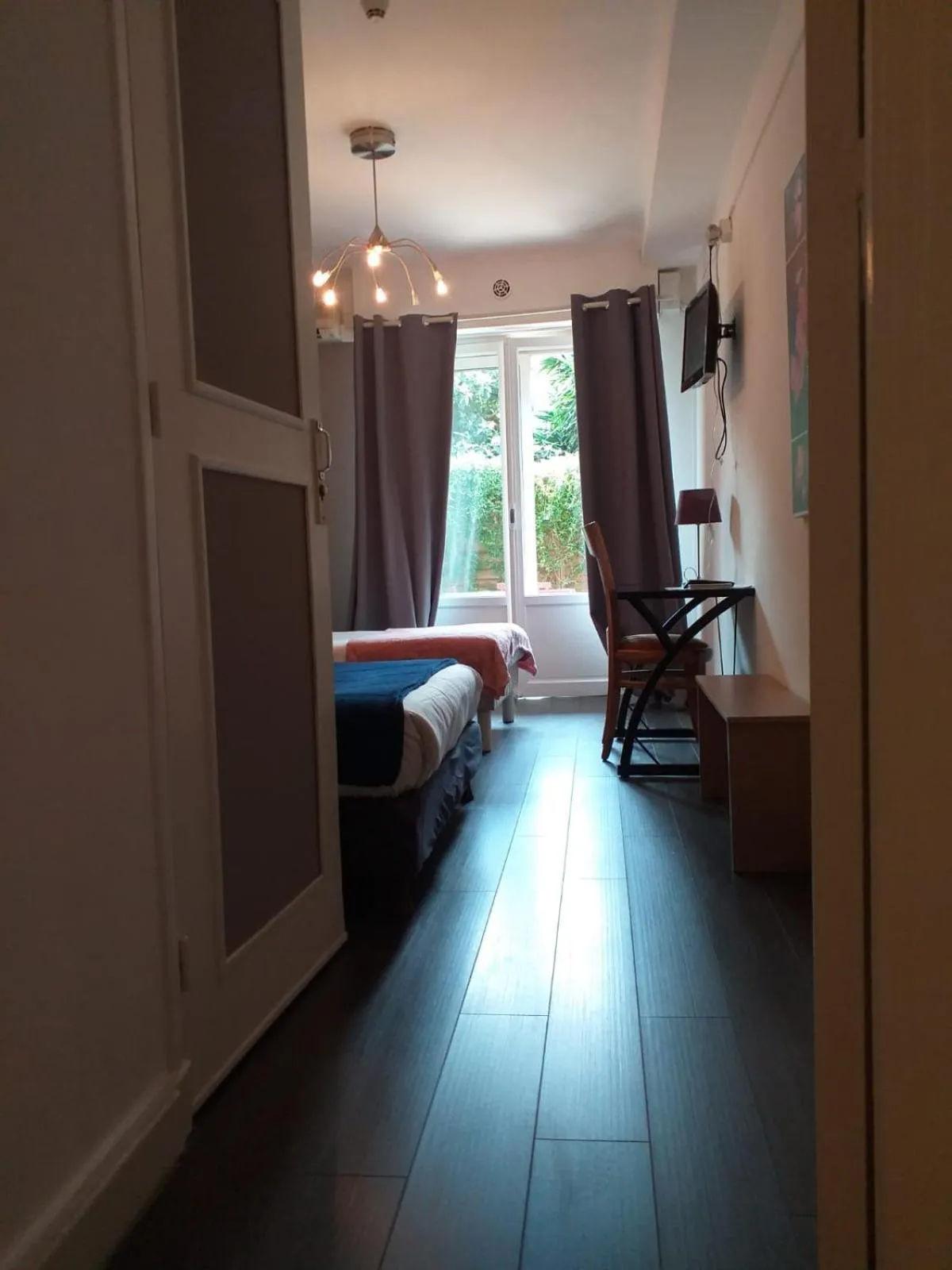 Bedroom, Bed in Hôtel Bellevue Cannes