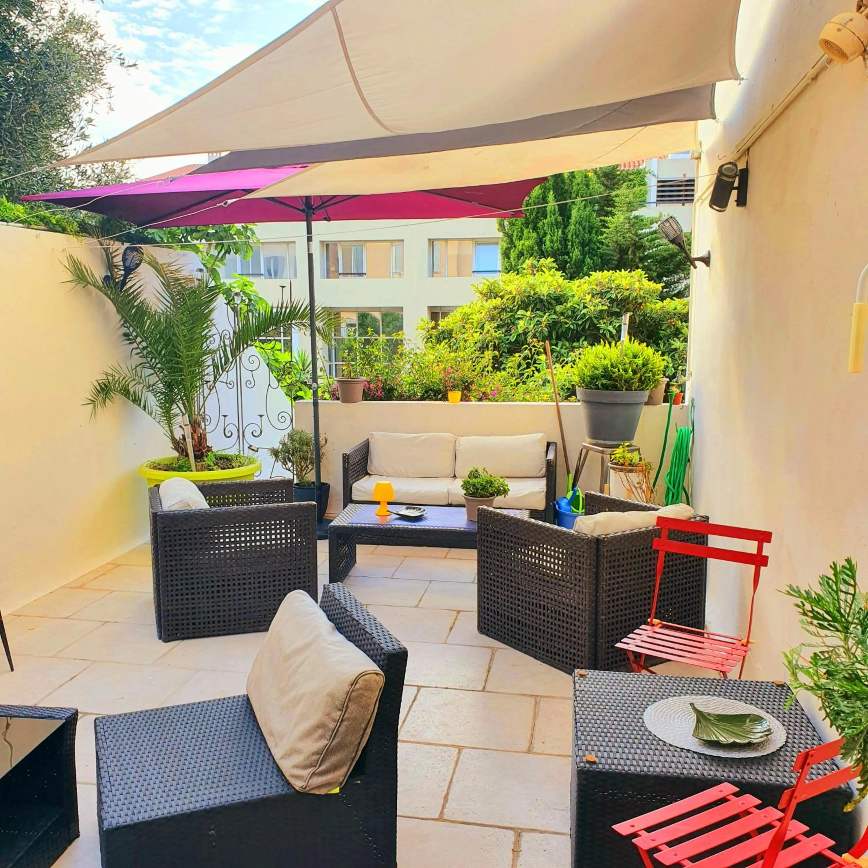 Patio in Hôtel Bellevue Cannes