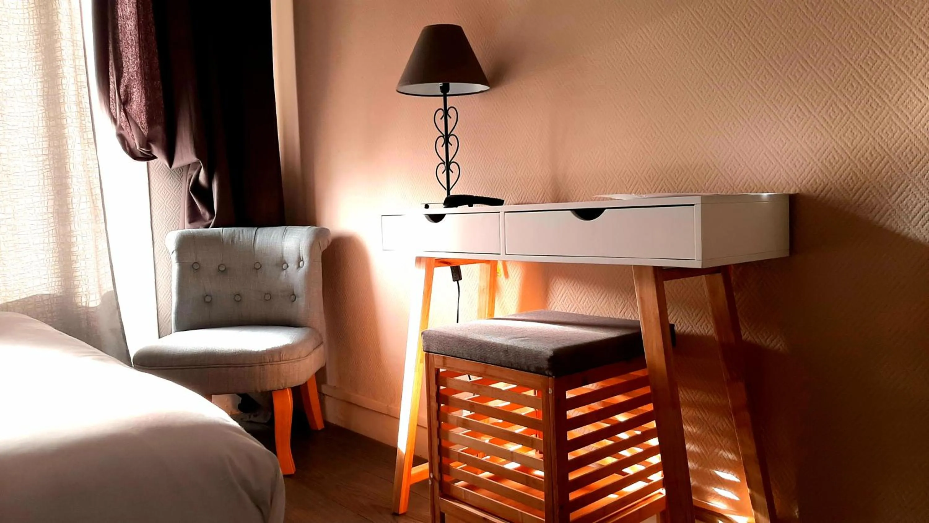 Bedroom, Bed in Hôtel Bellevue Cannes