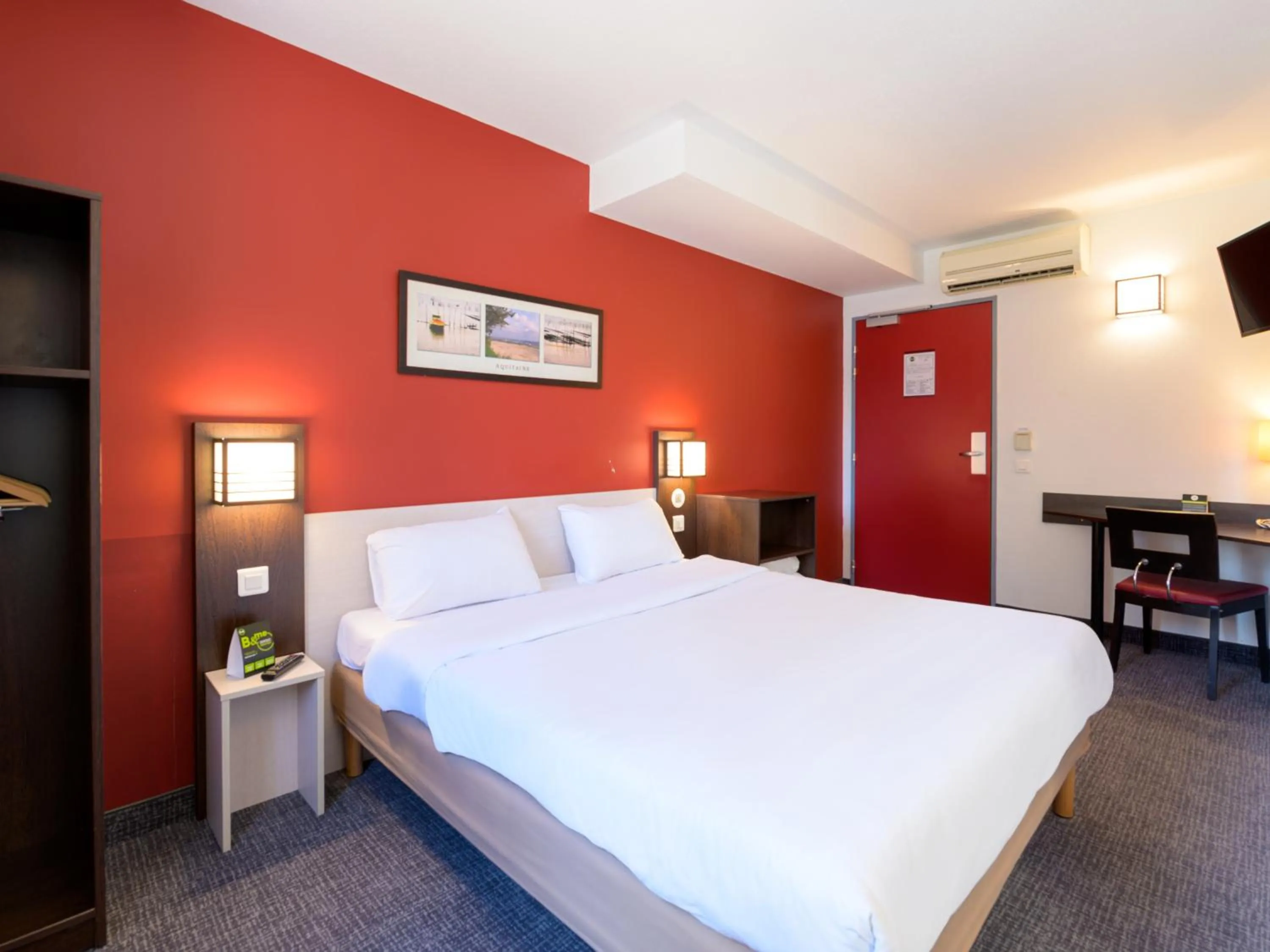 Bedroom, Bed in Hôtel 2 Vallées