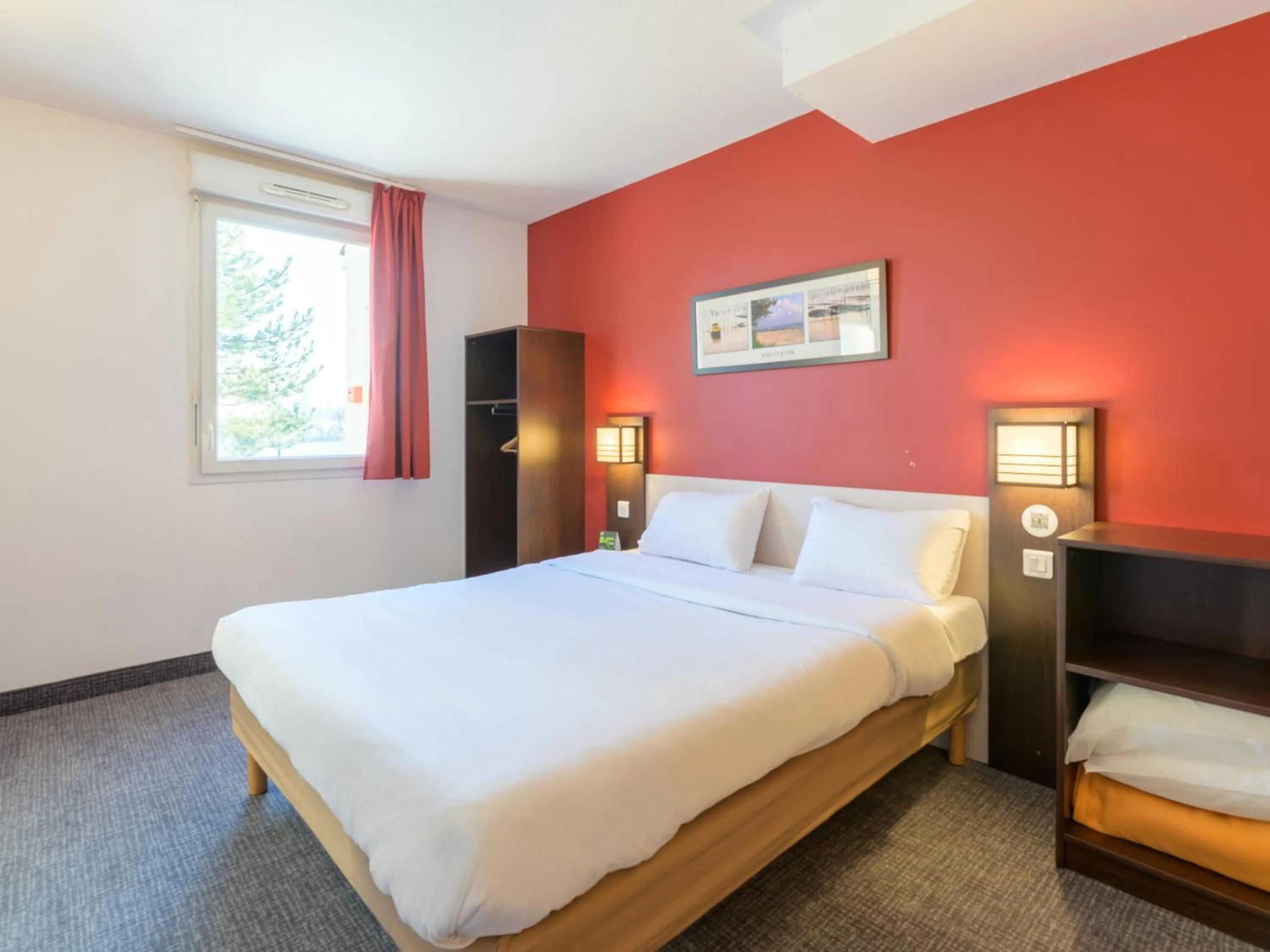 Bedroom, Bed in Hôtel 2 Vallées