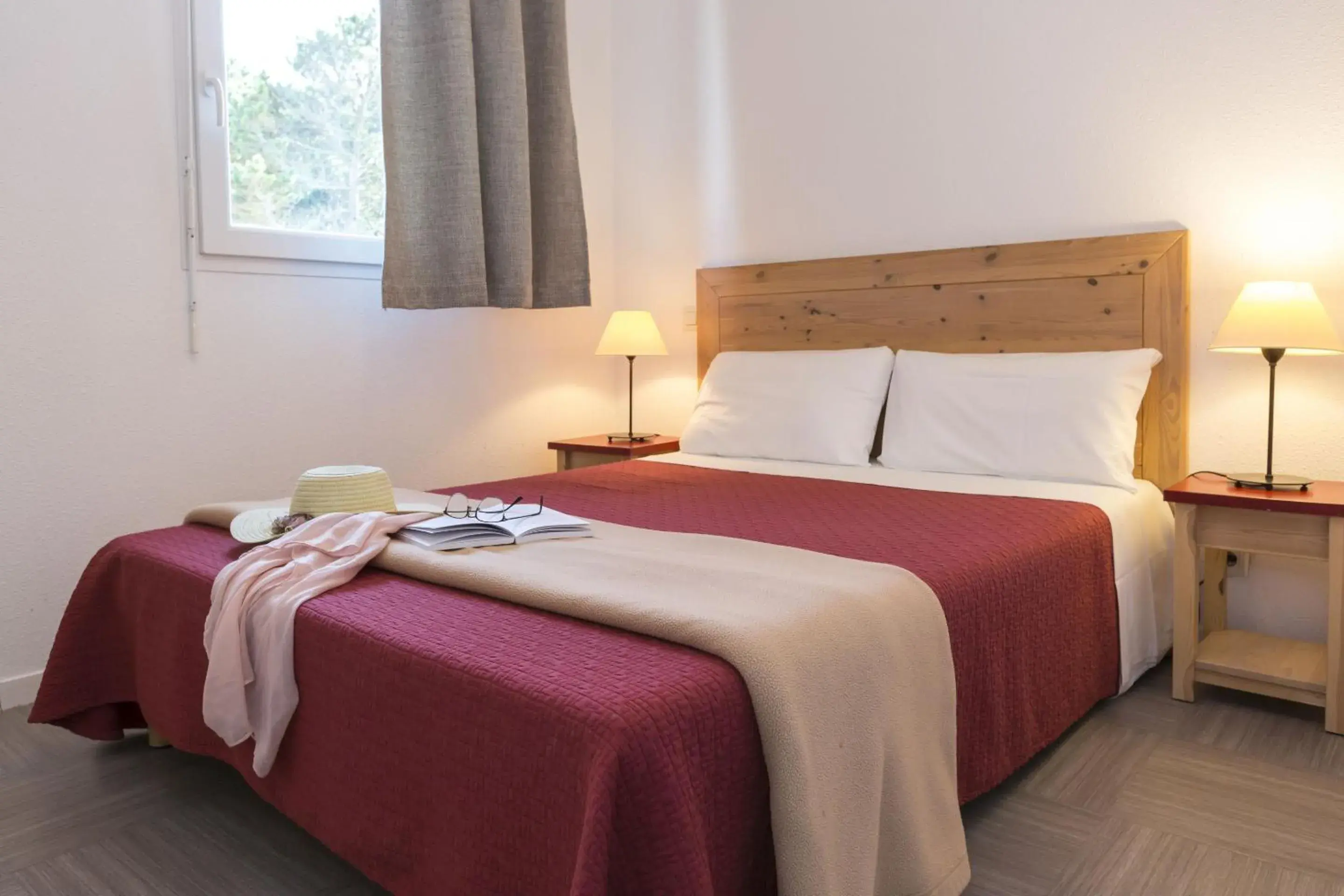 Bedroom, Bed in Résidence Odalys Domaine des Roches Jaunes Bedroom, Bed in Résidence Odalys Domaine des Roches Jaunes