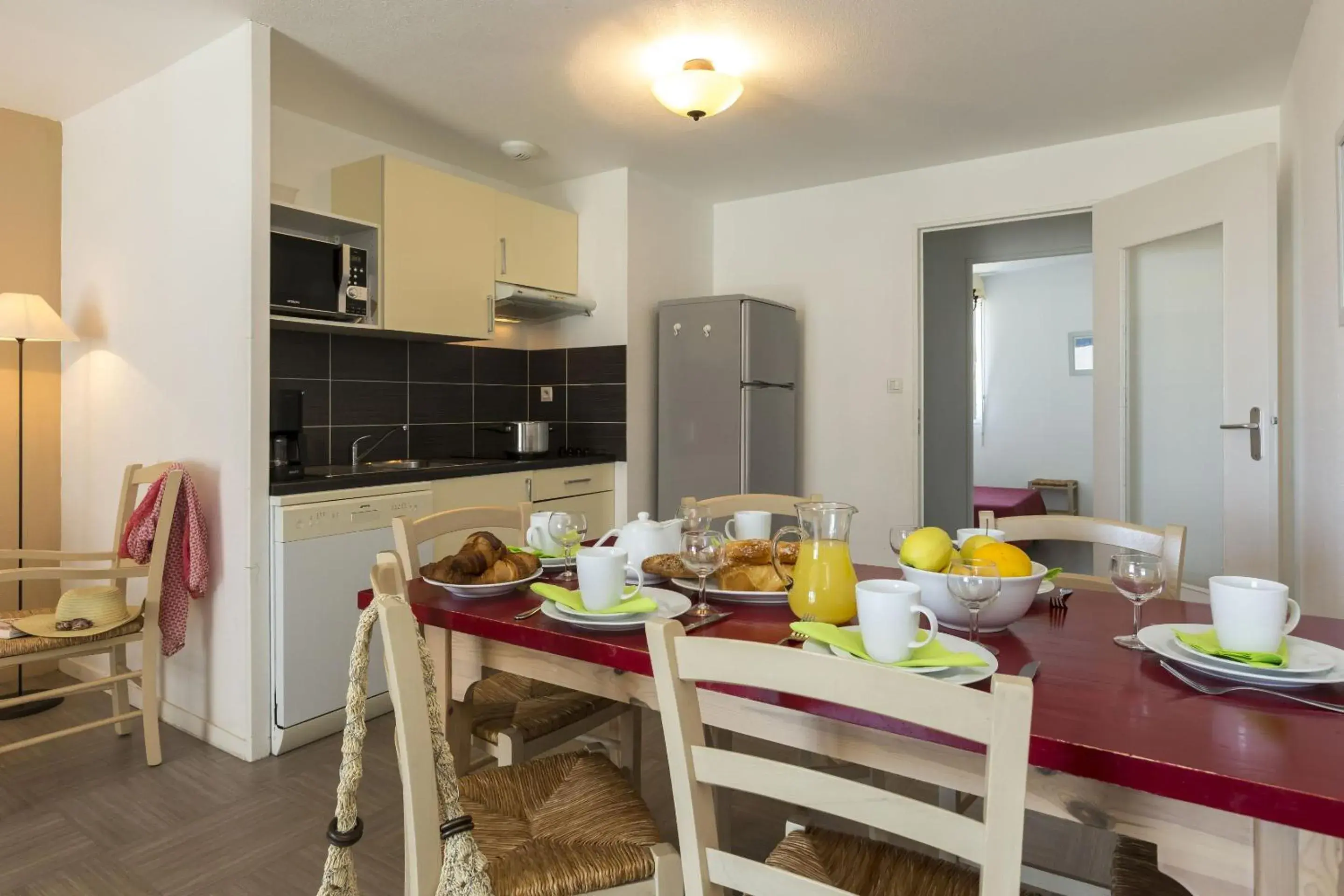 Dining area in Résidence Odalys Domaine des Roches Jaunes Dining area in Résidence Odalys Domaine des Roches Jaunes