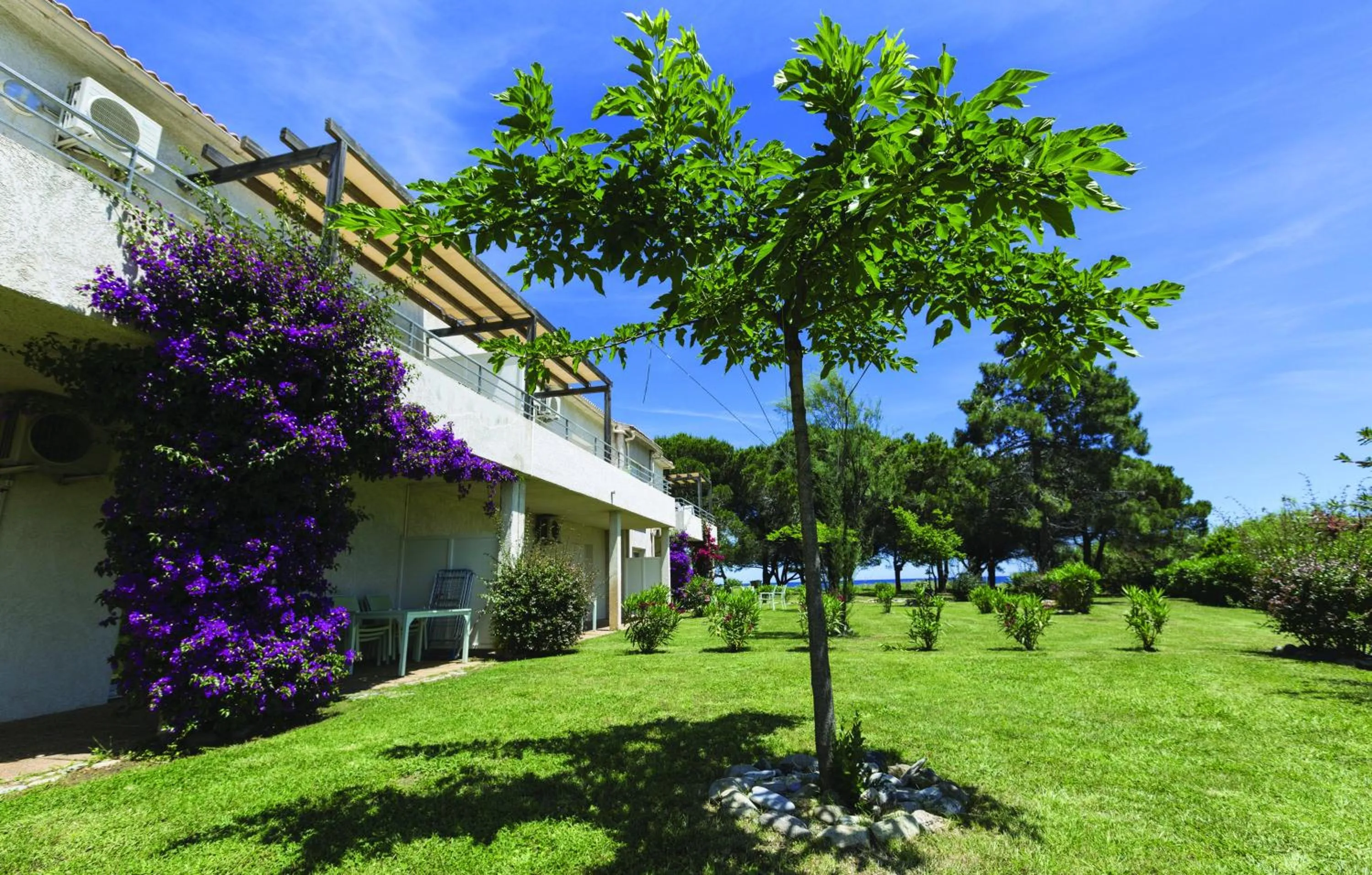 Garden view in Résidence Odalys Acqua Linda