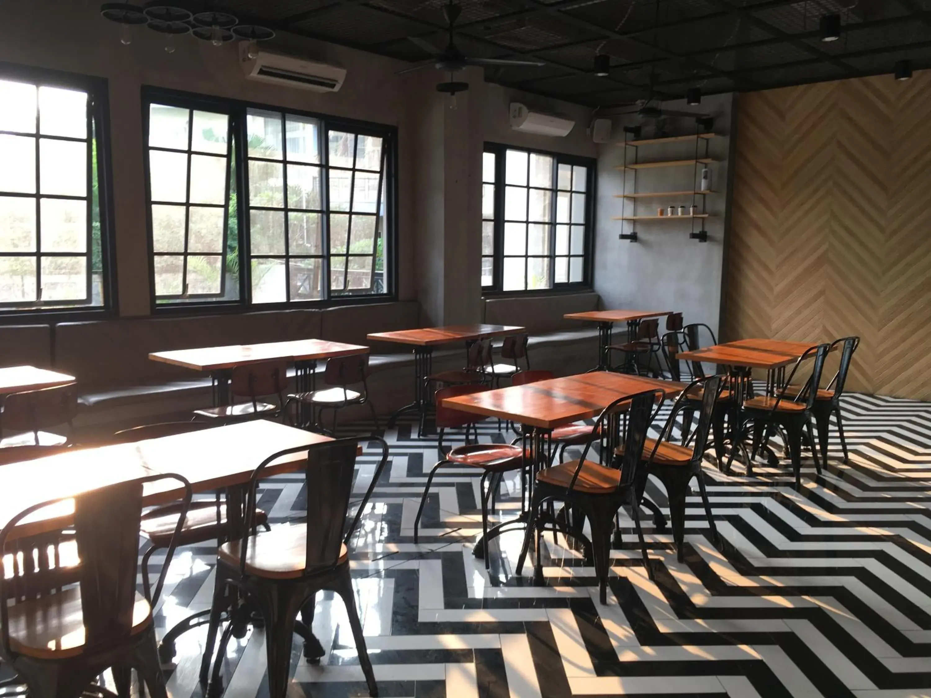 Restaurant/places to eat in Cleo Hotel Jemursari Surabaya Restaurant/places to eat in Cleo Hotel Jemursari Surabaya